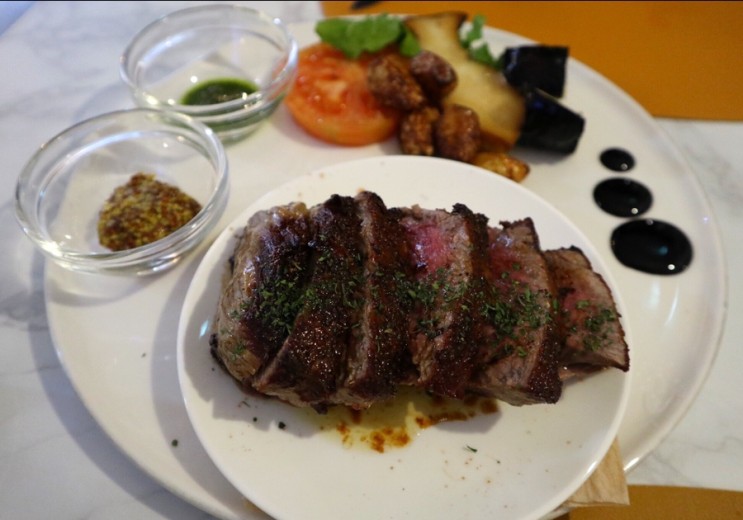 [음식점리뷰] 샤로수길 맛집 고메츠에서 스테이크&트러플감튀 먹어볼까요?