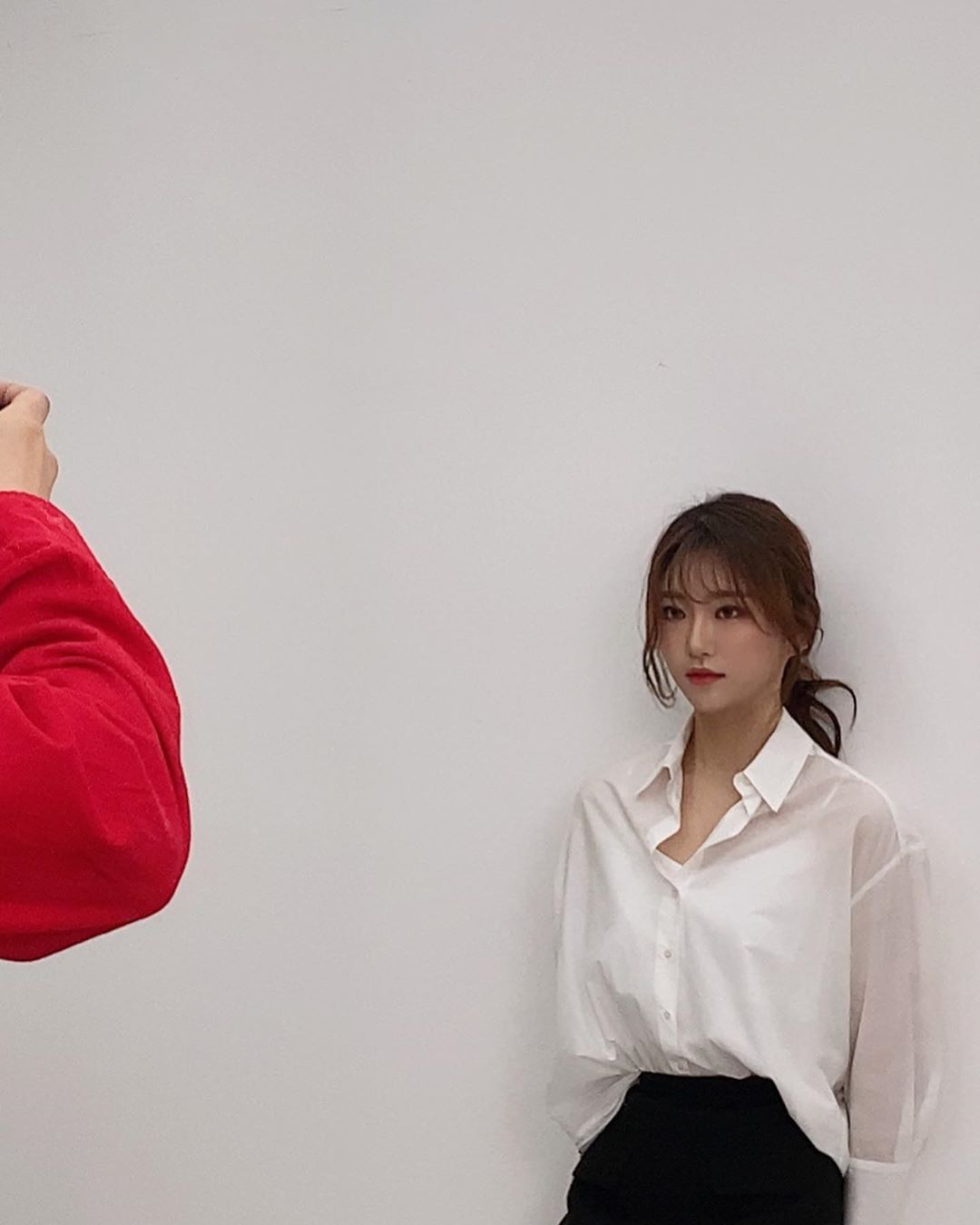 👠💄🌹🍎🍓🍒🥫🍬🎈♥️🌈🎨 on Instagram: “정말 너무 좋은 기회로,,!!😊 최고의 실장님과 헤어&메컵쌤들이 함께 해주신 이번 촬영 🤍🖤 다들 성격부터 실력까지 너무 좋으셔서 부족한 제가 더 쪼그라들던,,😖😭 만족 또 만족 꼽하기 5000만큼 만족 !!!👍🏻👏🏻 즐겁고 감사했어요 진짜 최고…”
