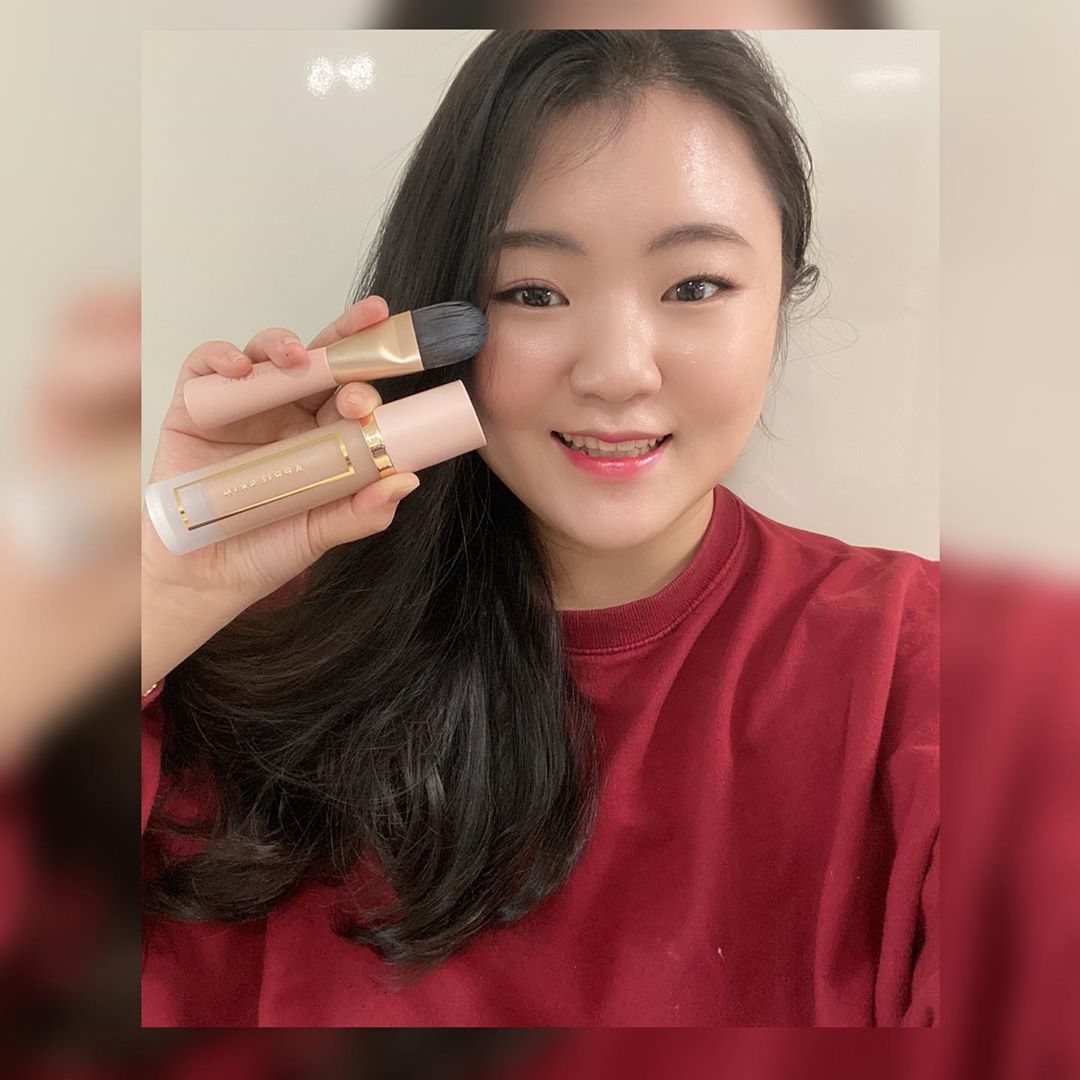 🄶🄰🄾🄽 🄼🄾🄼 on Instagram: “ෆ ⠀ 갑자기 분위기 내 지분🤗 ⠀ 파데 유목민 정착템 발견했어요 ⠀ 물광메이크업 좋아하는데, 물광파데는 늘 커버력이 아쉬웠거든요😭 ⠀ 에이프릴스킨 퍼펙트매직커버핏파운데이션은 커버력👍🏻 지속력👍🏻 그와중에 수분감까지 팡팡💦 ⠀ 진짜 오랜만에…”