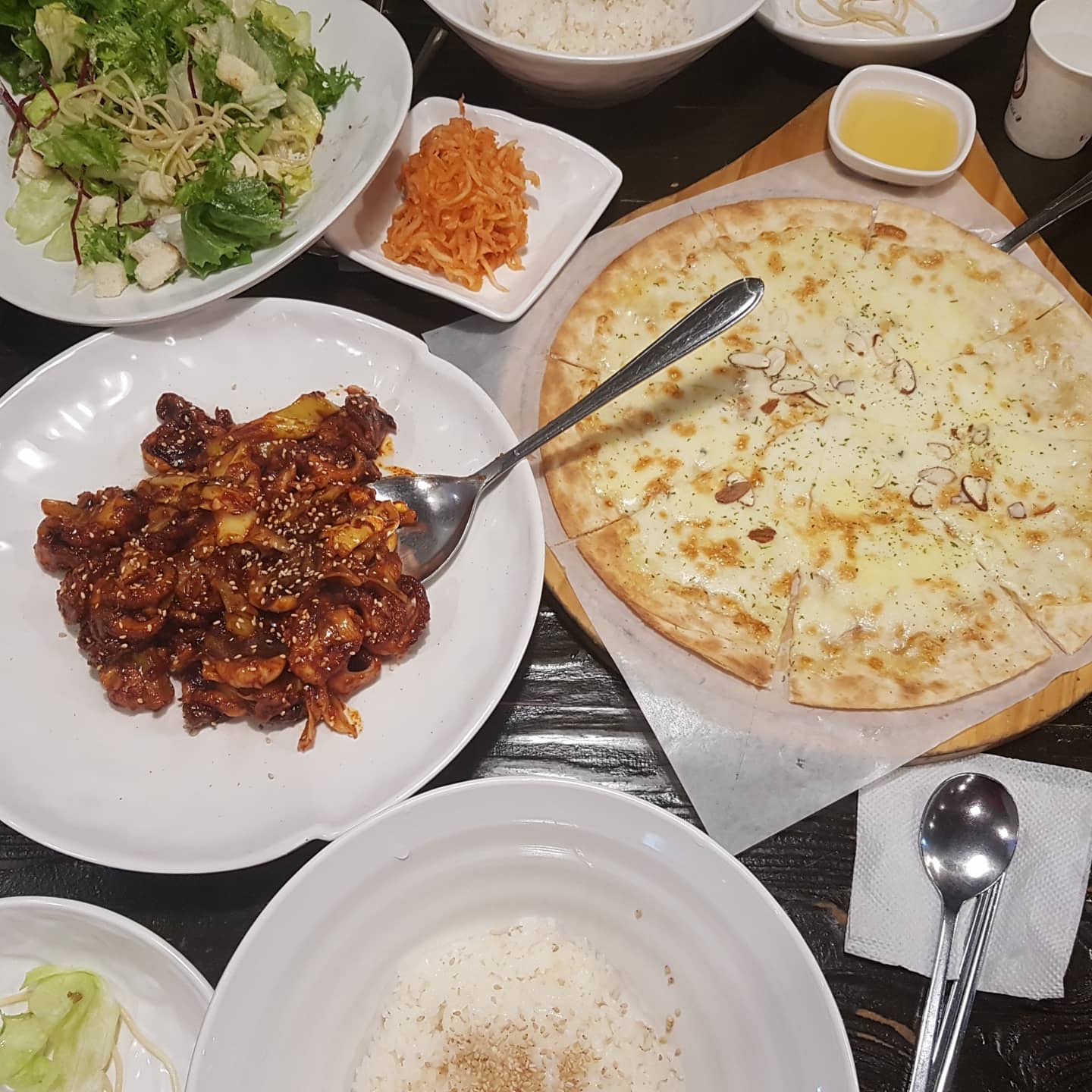 산본맛집 더식당.

두명에서 먹기에 양도 충분하고 맛도 꽤 괜찮네요.

분위기도 좋은 곳이라 저녁먹기에 괜찮은 곳 같아요

#산본맛집#산본역맛집#산본더식당