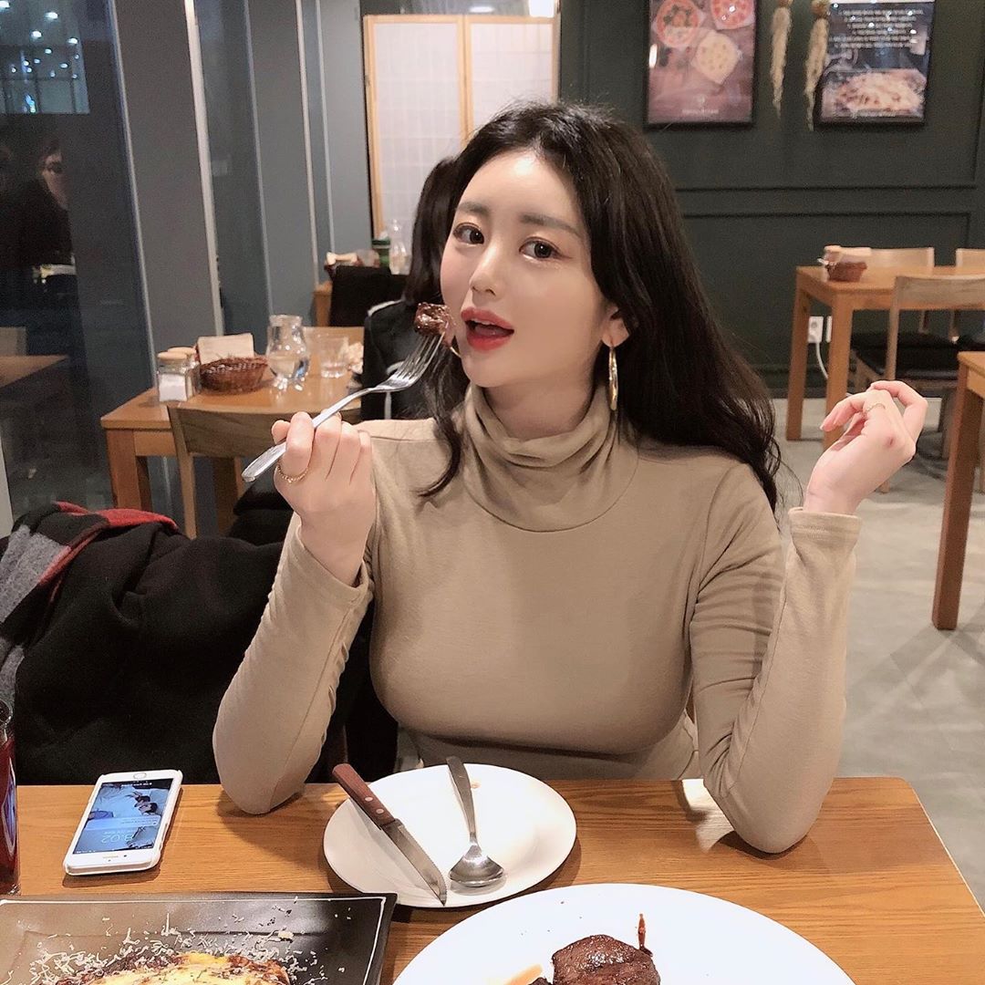 은지 on Instagram: “문정 이태리 가정식으로 유명한 쿠치나디까사에서 부채살 스테이크&볼로네제 라자냐 냠냠🧡 기본 제공되는 샐러드랑 찰떡 궁합인 라자냐에 너무 잘 구워져 나와 입에서 살살 녹는 스테이쿠😋 색다른 이태리 가정식 먹고싶을때 추천 ! ! . . . .…”