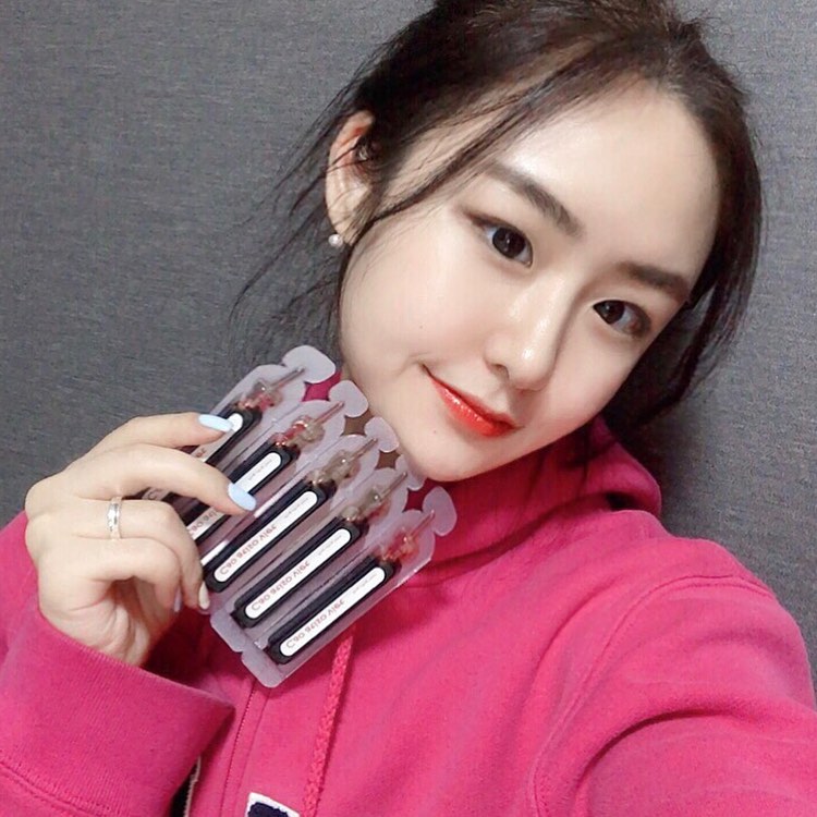 EUI KYOUNG PARK 🇰🇷 on Instagram: “농축앰플로 만들어서 똑딱 먹기 좋은 #아티초크 🆒한 물 200ml에 앰플하나 똑 하고 넣어서 쉐킷해서 먹으면 얼마나 고소한지 안먹어봐서 모르지 ? 먹고싶은사람 손 ~^^(사실 따땃한 물에 먹어도됨 히히) 간기능이 개선된데요 !  제2의 간인 눈의…”