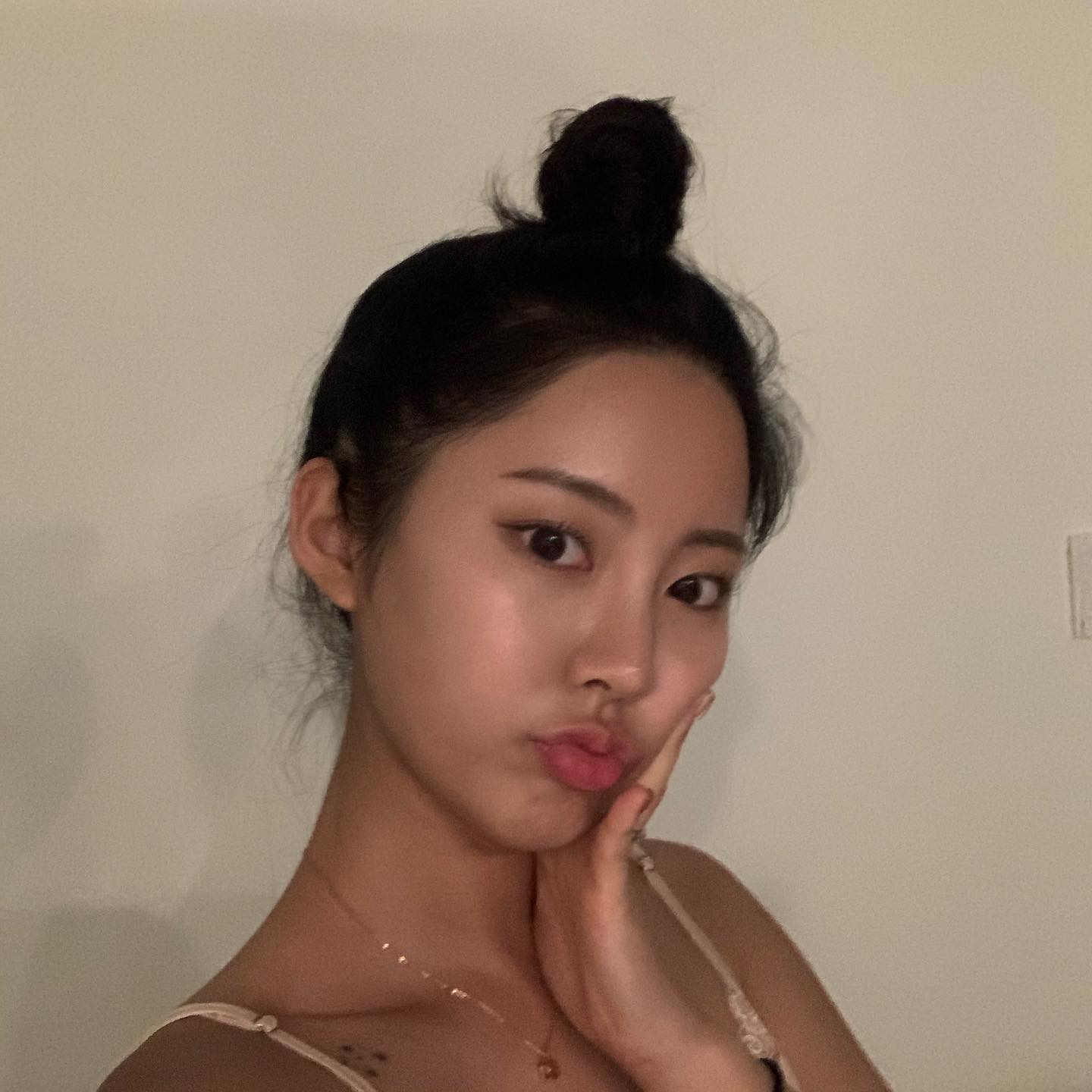 자기전에 사진투척!!
여행이 힘들어도 마지막 밤은 아쉬운 밤ㅜㅜ
화장지우기도 아쉬운 밤 😫😫😫
#굿나잇🌙