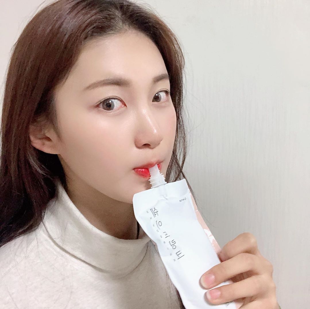 김보희 on Instagram: “⭐️네이버 스토어 붓기차 1위 쉐이드링크⭐️ 요즘 붓기차가̊̈ 유명하대서 아주 잘 붓는 저는 호박차도 먹어보고꙼̈ 여우티도 먹어보고꙼̈ 팥차도 먹어보던 찰나에 이 쉐이드링크를 먹어보게 되었어요😊 첫 맛은 한약맛인가̊̈? ̊̈ 싶었는데̄̈ 정말 맛이…”