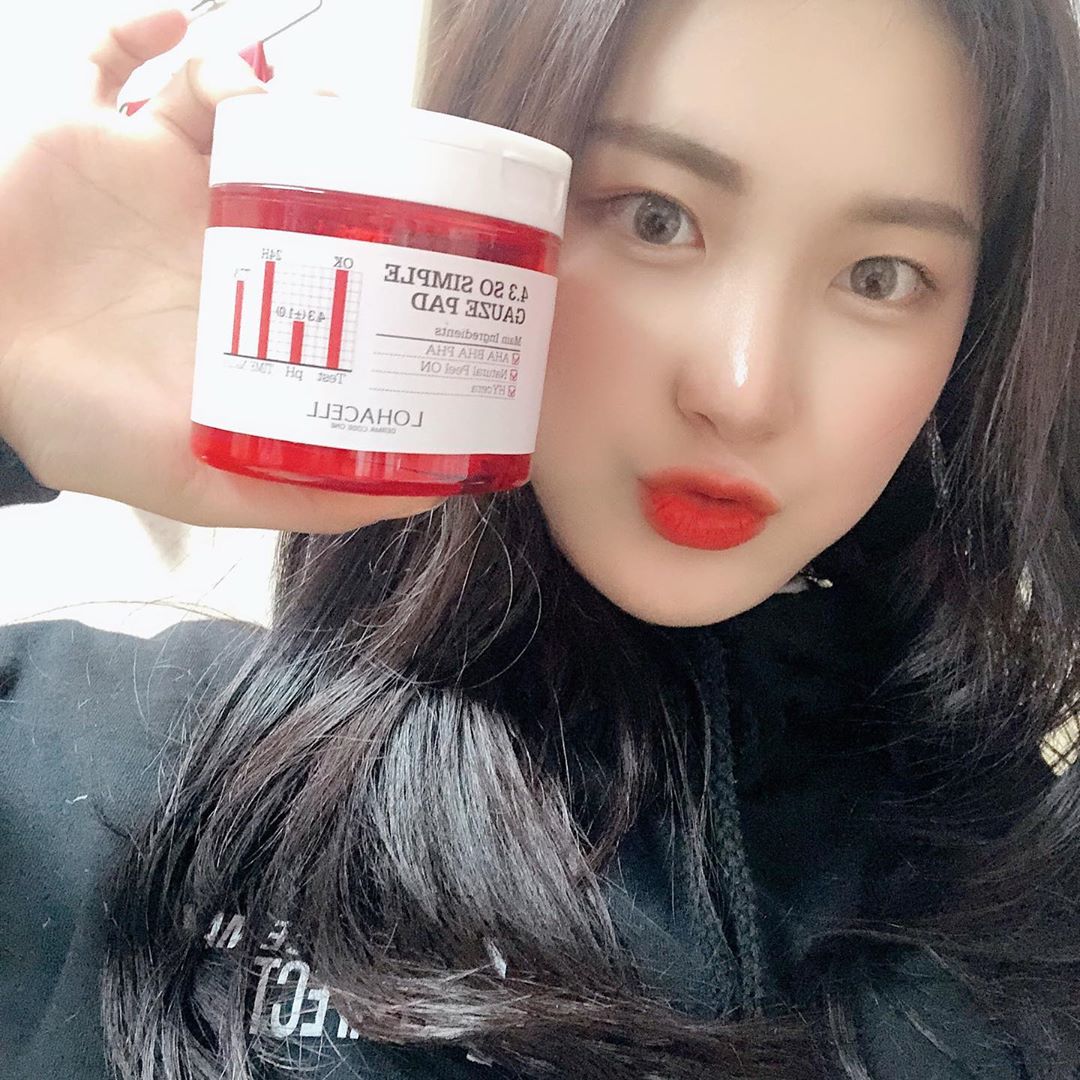 김보희 on Instagram: “🌟협찬이지만̊̈ 써봐야 더 솔직한̊̈ 리뷰를 할̊̈수 있을 거 같̊̈아 오̤̫래 써봤어요! ̆̈ ✔️ 촉촉하̊̈기도 엄청 촉촉하̊̈고꙼̈ 거즈면이 각̊̈질이나̊̈ 피지 노폐물을 제거해̄̈줘서 화장̊̈을 안지우고꙼̈ 잔̊̈ 날̊̈도 꿀피부를…”