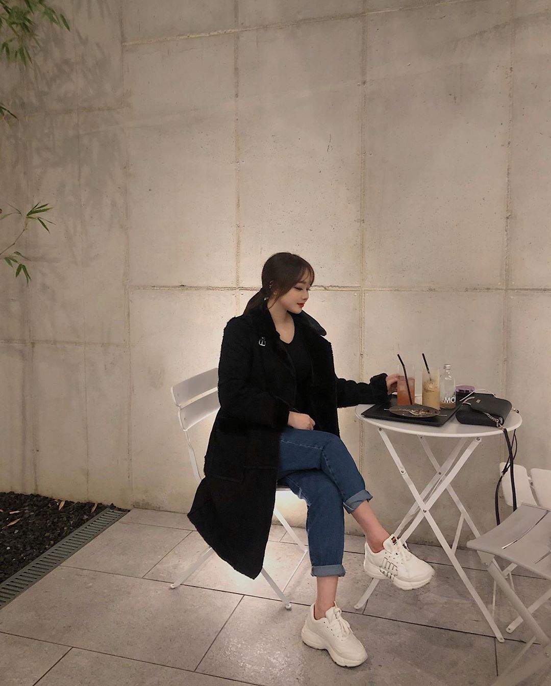 또또 on Instagram: “어디에 신어도 잘어울리는 언디피티드 어글리슈즈👟👟
착용감 너무 편하고 디자인도 예뻐서 체고야 🤍”