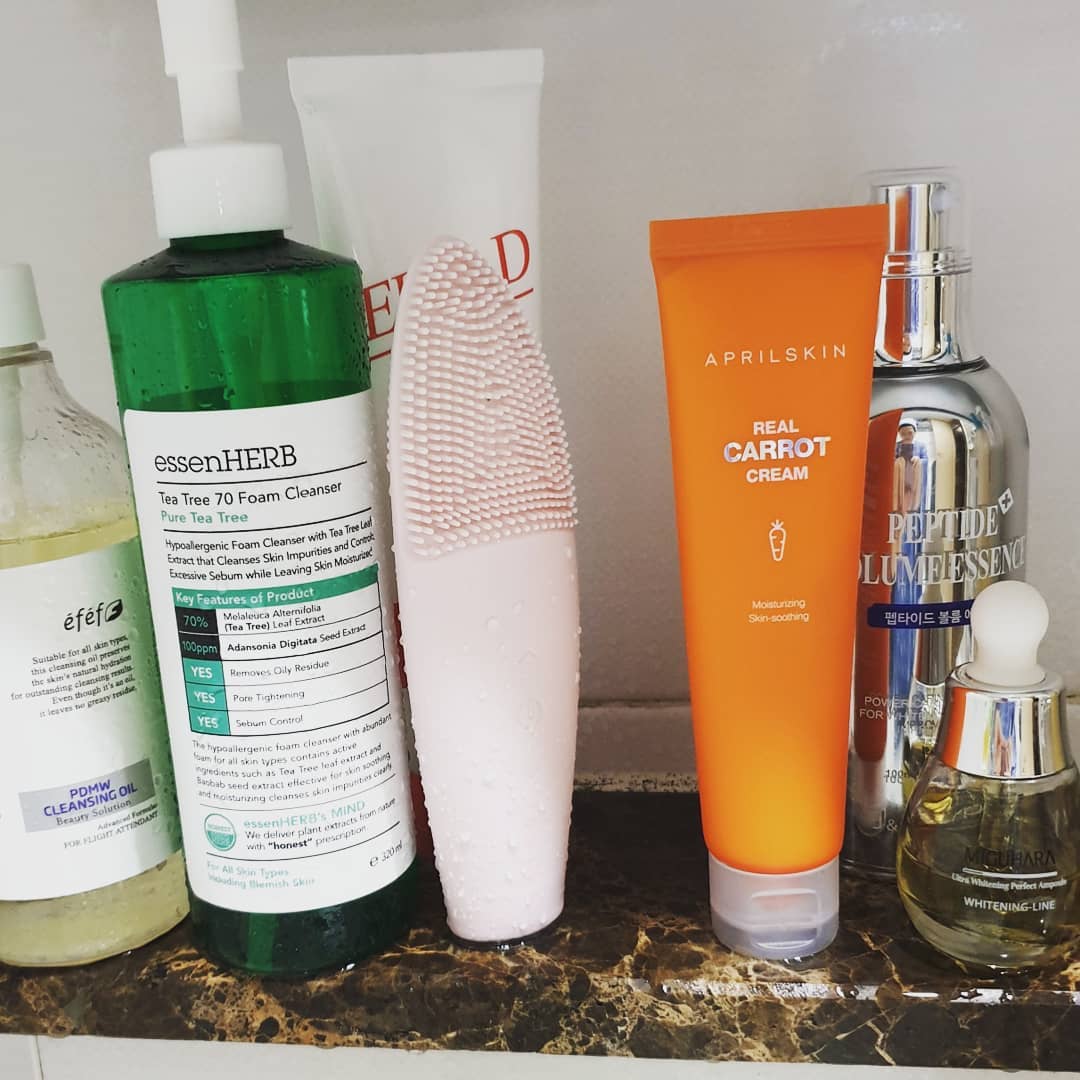 🐇뚜니맘 🛍 아기옷/육아템/장난감/뷰티 공구 마켓 on Instagram: “리얼 당근 크림🥕 요즘 나의 기초케어 제품  건성인 내게 필수인 오일클렌저 트러블 잦은 인혁씨를 위한 티트리 클렌저 메이크업 한날엔 필수인 클렌징 디바이스  임신하고 기미가 생기면서 쓰는 미구하라 에센스 새롭게 만난 에이프릴스킨 리얼 캐롯 블레미쉬…”
