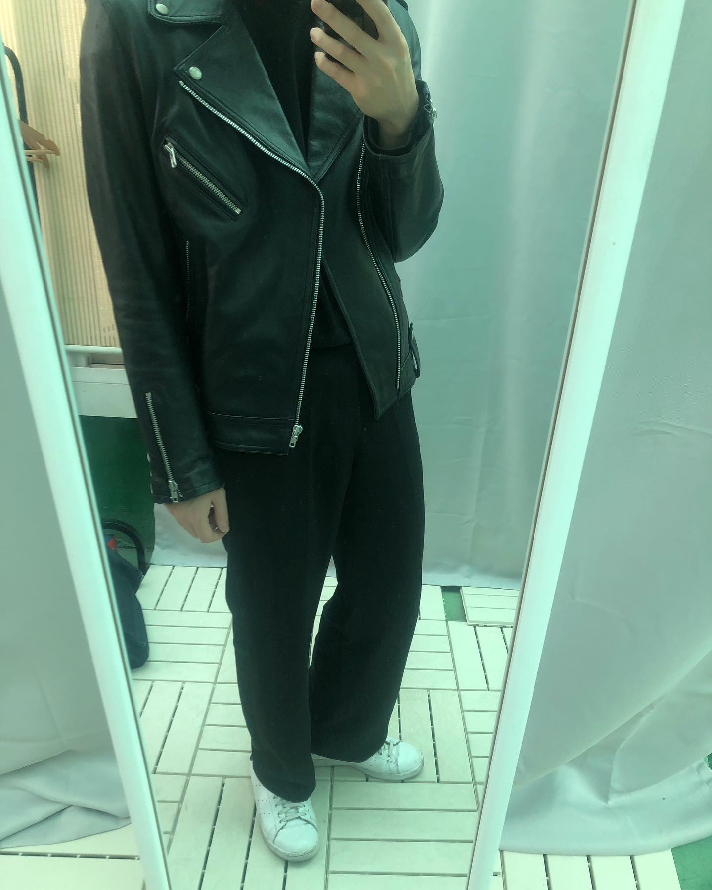 데일리룩!! 날씨가 많이 따듯해졌네요 조만간 라이더만 입어도 될듯요 ㅎㅎ #라이더자켓#와이드슬랙스#올블랙#ootd#일상#데일리룩#남자코디#인사일런스#미니멀룩