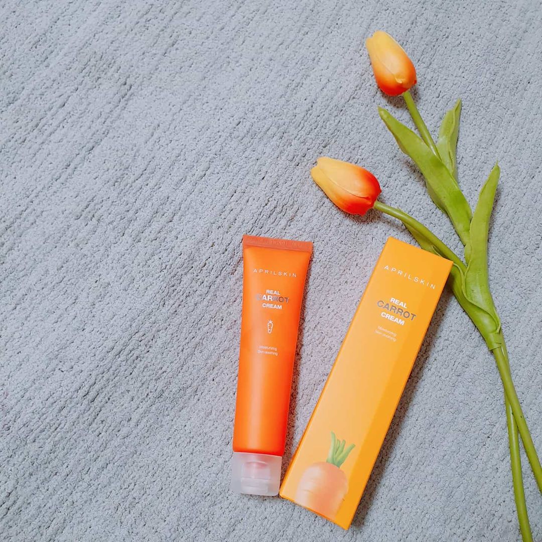 이지현, 6살 딸 이아진 ☾︎.*·̩͙ on Instagram: “리얼캐롯블레미쉬클리어크림 🥕 . . 주황주황한 너무 귀여운 크림! 리얼 당근을 통째로 추출해서 피부속부터 촉촉하고 장벽은 튼튼하게 ! . 원래는 코각질이 아주 난리였는데 바꾼거라곤 리얼캐롯블레미쉬클리어크림 과 클렌징뿐인데 피부장벽이 강화되서인지 요즘…”