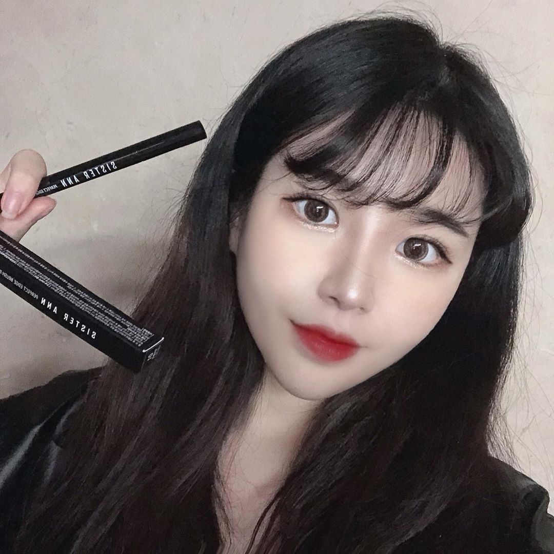 이로울 이 예쁠 아 on Instagram: “지속력 긴 아이라인 찾다가 정착한  씨스터앤✨ 지속력으로 실검 1위도 함 (๑•᎑•๑)  브러쉬 타입의 아이라이너로 초보자도 쉽게 원하는 아이라인 연출 가능하당 건조도 빨라서 찍힘 현상도 없음 🌟🌟이중코팅 시스템으로 건조 후에는 땀, 유분에도…”