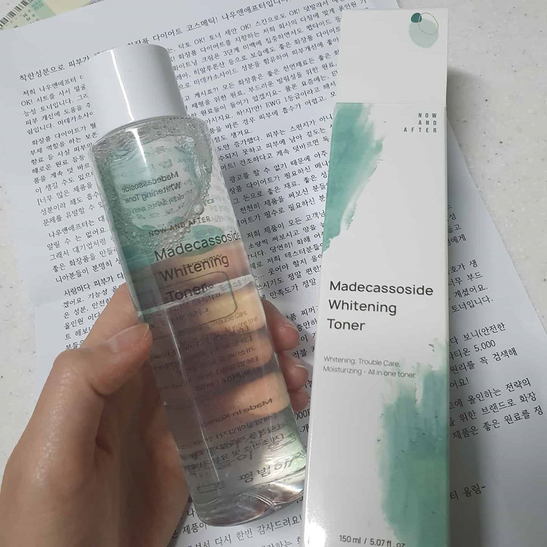 리뷰우!!!!♡!♡ on Instagram: “쫀쫀하고 너무물같지 않아서 너무 내피부랑 맞는타입... 향도 좋고 드름피부에 좋은거같아요ㅠㅠ♡ 올인원제품에 유해상분이나 2ㅔ가지 주의원료 등 해로운 성분이 전혀없대서 세상 가성비 굿템...!! . . #마데카소사이드화이트닝토너 #마데카소사이드…”