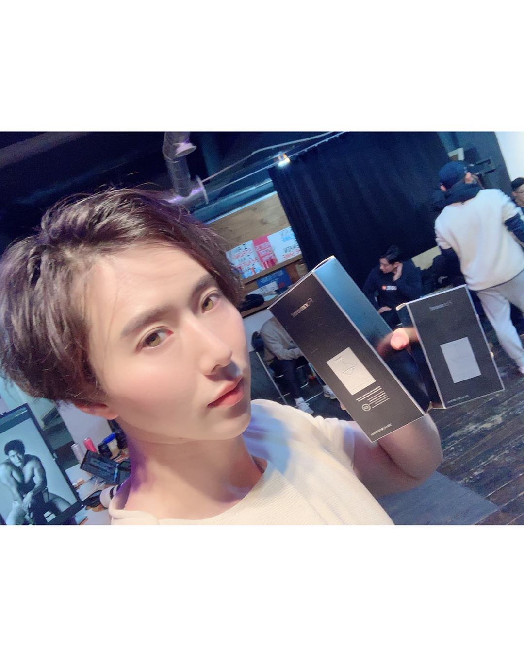 김태양 on Instagram: “포맨시그니쳐포퓸&올인원샤워 사용후기 포퓸향수_우선 가장 장점은 지속성과 부담스럽지도 않고 약하지도 않았으며 방금 샤워하고 나온 향과느낌이랄까?  오늘 오전에 잡지촬영 갔다가 집에 낮에 돌아와 옷 갈아입어보니 그 향이 고스란히 내 육체에 구석 구석…”