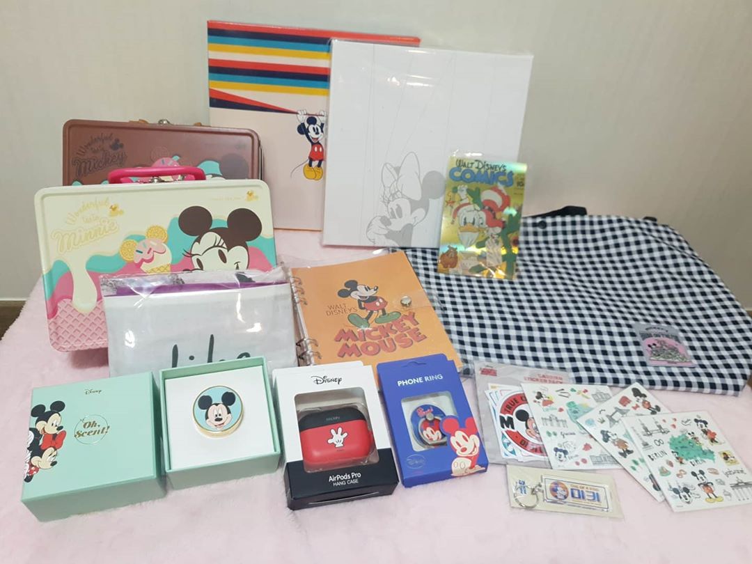 💐 on Instagram: “ㅡ 어릴 때 부터 좋아했던 디즈니❤ 그중에서도 미키 미니를 유난히도 좋아했던기억이😍 . 경자년🐭쥐띠해를 맞이해서 미키마우스 굿즈에게 또 한번 반해버린..🥰(통장이텅장💳되는건 한 순간😂) . . 2020 #경자년 🐭띠의 해를 맞아 미키마우스…”