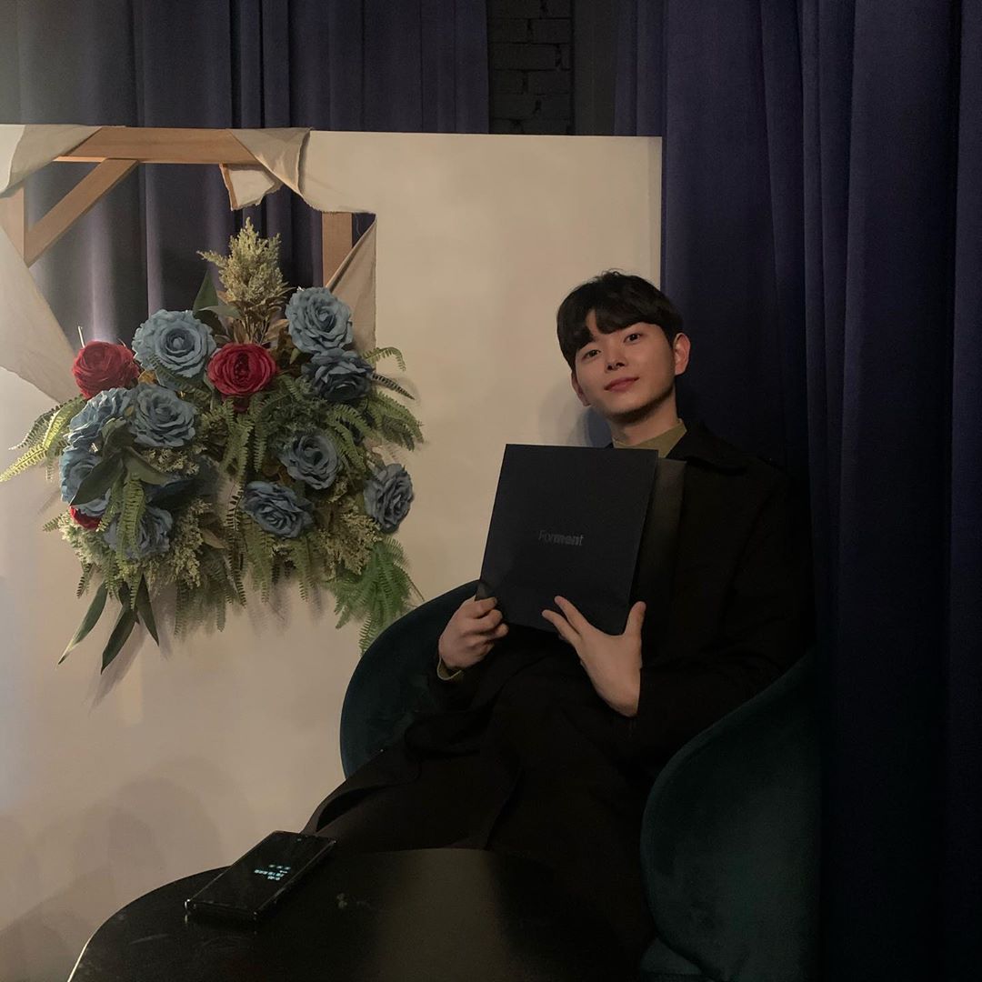 토끼토끼소라 on Instagram: “먼저 선물해주고 나중에 사용 하고 안아주는데 너무 냄새가 좋아서 재희 머리 킁카킁카 했다...🥺💓 향도 오래 지속 되고 너무 내 취향 냄새 계속 맡고 싶음 재희가 오래오래 사용해줬으면 좋겠당 ❤️❤️❤️ #포맨트 #forment #포맨시그니처퍼퓸…”
