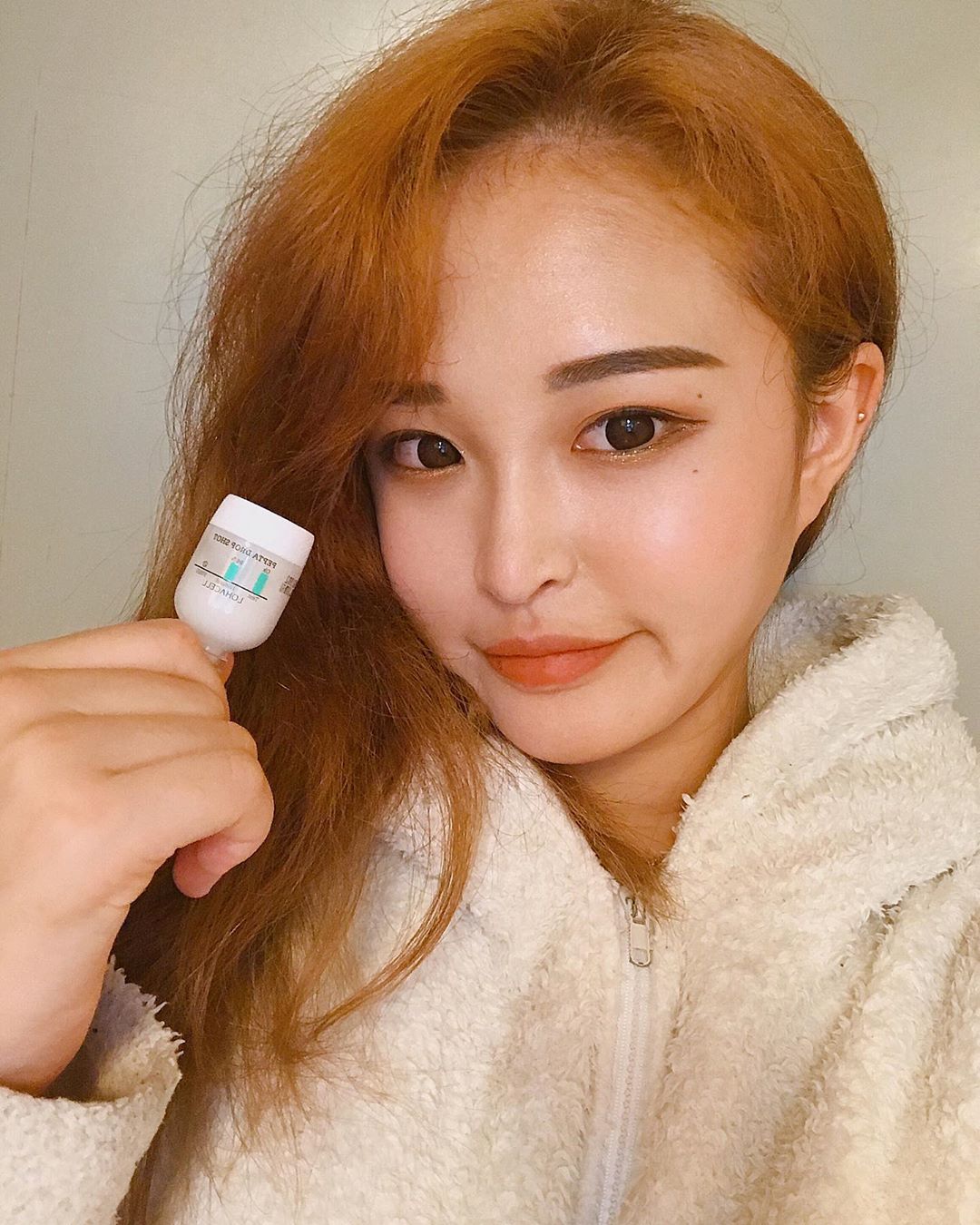 해일리 on Instagram: “로하셀 펩타 드롭샷앰플🌿  탄력케어에 도움을 줄 수 있는 펩타이드•콜라겐 등의 성분과  전성분 EWG 그린 등급🌿🌿🌿 월계수잎추출물이 들어있어 진정케어에도 도움을 주기 때문에 요즘같은 환절기 딱 !!!🍂🌿💧 . . . . . . #로하셀…”