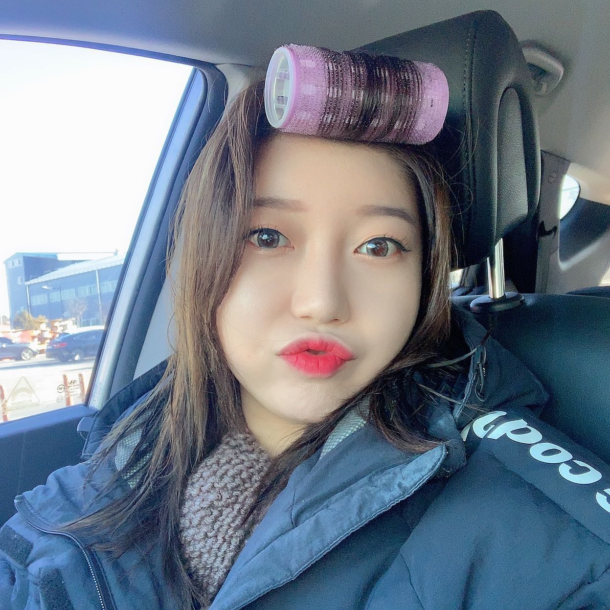 ___
#코로나 무서워😱😱😱😱
.
#차안 에서는 편하게 있자....
내릴땐 #마스크 #선글라스 #연예인패션 .
밖이 #사람 은 없고 #차 가 진짜 진짜 많아유🥴
.
.
❤️다운쌤만의 pick#이벤트 ❤️
.
❣️❣️모든 #시술 30프로 #할인 합니다❣️❣️