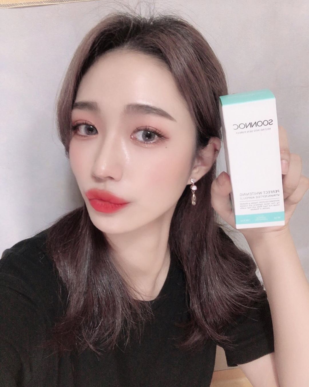 나라 on Instagram: “요즘 얼굴하예졌다든데 얘때문인둣 😆 미백효과있는 앰플이라서 일단 믿고 쓰는고같애애ㅐㅇ애애 ㅎㅎ #순녹미백앰플”