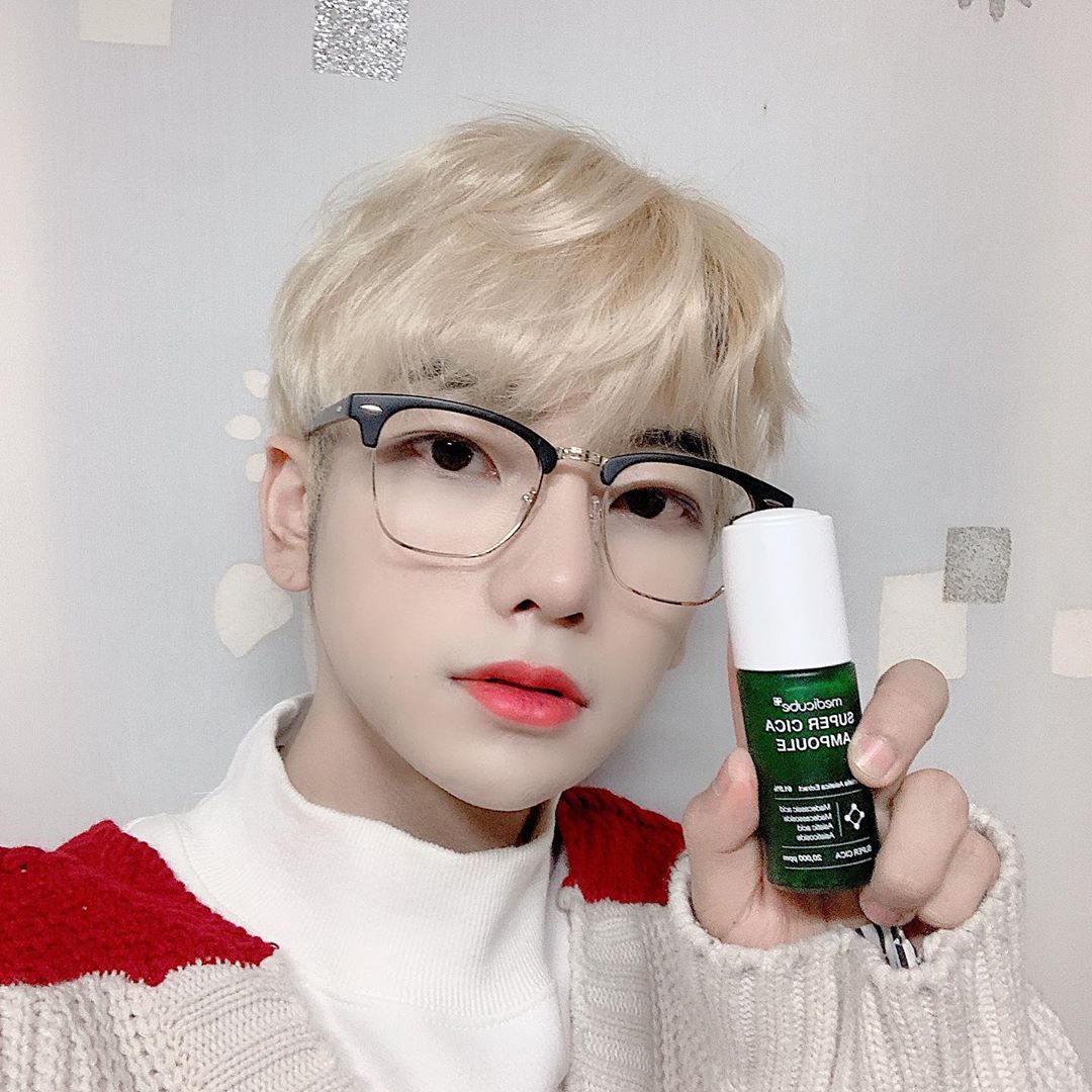 승휘 on Instagram: “-더마클레라 성분으로 피부 속부터 강화하는 피부장벽 기능 -인공색소, 향료를 무첨가한 진한 초록빛 앰플”