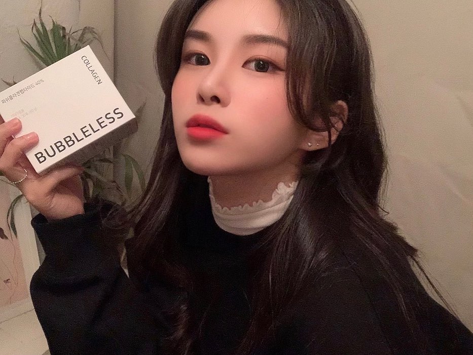 ㅇㅕㄴ즈 on Instagram: “지인들은 다 알거임 👀 나 콜라겐충인디 요즘 이거로 갈아탓음, 맛있고 조타 🍋 건강보조제는 약맛이 느껴지는게 싫어서 늘 타블렛 타입만 먹었는데, 가루형태 첫도전 성공임 🙆🏻‍♀️ 강추추 이건 레몬맛이라, 레모나 먹는것 같음 맛있어서 더 잘 창겨먹게…”
