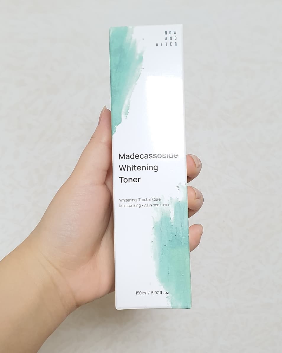 김선아 on Instagram: “마데카소사이드화이트닝토너💧 -> 촉감이 쫀쫀하고, 솜에다가 스킨적셔서 닦아냈더니 얼굴이 환해져서 맘에 들었던 제품~! . 제품 특유의 쫀쫀함이 닥토로 쓸때 화장품찌꺼기를 잘 닦아줘서 피부가 부드러워지도록 도움을줘요 . 이 토너하나로 얼굴이 환해지고…”