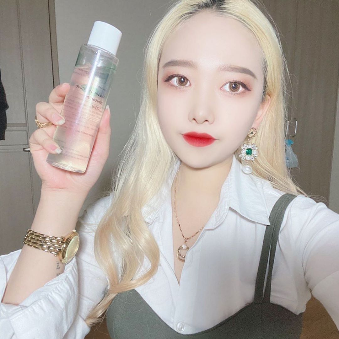 윤 혜 린 (21) on Instagram: “💛 나우앤애프터 마데카소사이드 화이트닝 토너 💛  보습은 두 말 할 것두 없구 스킨 하나로 트러블 케어에 미백 효과 까지 👏🏻👏🏻 유해 성분도 제로 !  올인원 제품이라 닦는 토너로도 , 스킨 토너로도 사용 가능해서  화장품 다이어트 하시는 분이나…”
