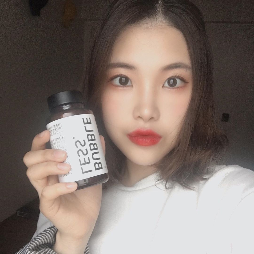 ʀᴏᴍɪ on Instagram: “끝까지 읽으시면 머리가 왜 다시 길었는지 나옵니다ㅋㅋ  월경전에는 면역과민반응때문에 피부상태도 엉망 감정변화도 엄청나잖아요! 그런 월경전 변화에 의한 불편한 상태 개선에  도움을 줄 수 있는 '감마리놀렌산'이 함유된 “버블레스 릴리프”  이리 저리…”