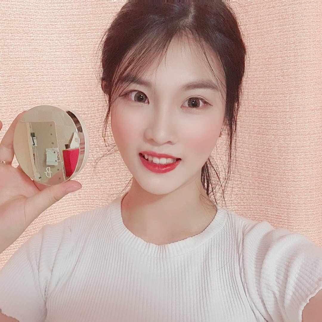 선영 on Instagram: “요즘 핫하다는 #블랑풀 쿠션으로만 화장했다 속 촉 겉 보 ! 커버도 엄청 잘된다 😶 인생쿠션 #블랑풀 #실키커버쿠션 #쿠션추천 #커버쿠션추천 #미러쿠션 #쿠션팩트 . . . . . . #selfie #selca #daily #좋아요 #좋아요반사…”