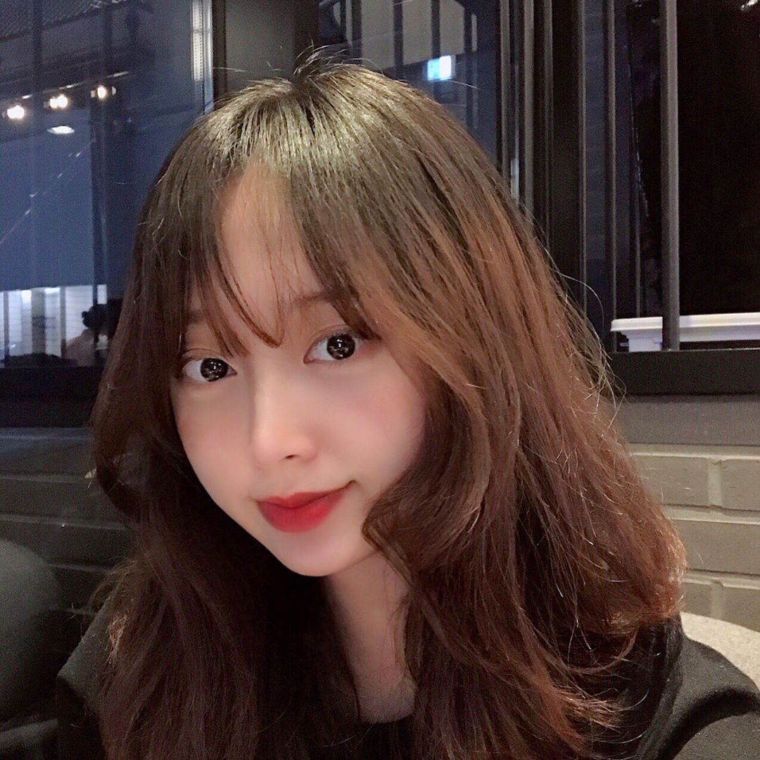 경언(행복둥이) on Instagram: “오랜만에 #카페😯 빨리 모두가 일상으로 돌아가길...ㅠㅜ . . 코로나때문에 밖에 나갈일이 없다보니 화장을 할일도 없어서 리뷰를 이제서야 한다ㅠㅠ #블랑풀 #실키커버쿠션 #쿠션추천 #커버쿠션추천 #미러쿠션 #쿠션팩트  남자친구가 딱 23호라 비교샷을…”