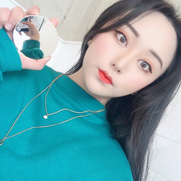 🏷 가니 on Instagram: “🧚🏻‍♀️블랑풀 실키커버쿠션  요즘 핫한 블랑풀 신상 쿠션‼️ ➰ 속은 촉촉하면서 겉은 보송한 마무리감 ➰ 보송한 마무리로 먼지 • 머리카락이 안 붙어요 ➰ 프라이머 없이도 모공 커버가 잘되구요 ➰ 잡티나 붉은기 커버까지 엄청 잘됩니다 ➰ 미러…”