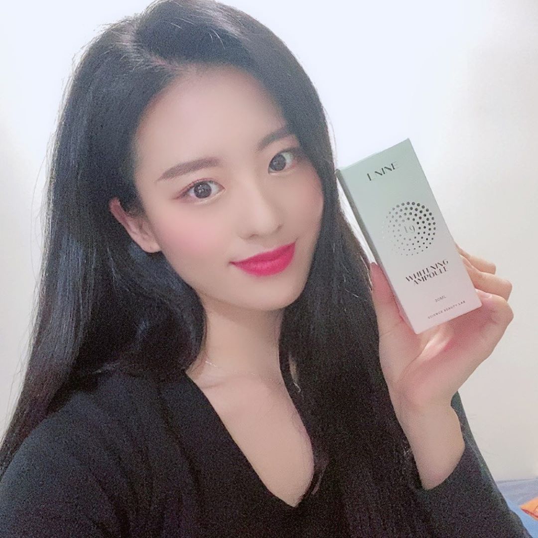황별님 on Instagram: “엘나인 LED마스크 앰플 탄력,진정,미백 세가지나 있다니! 물같아서 촉촉한것도 없고 기대 안했는데 막상 얼굴에 바르니 촉촉함도 오래가고 향도 괜찮았어요! 그때 그때 내 피부 상태에따라서 골라 쓸수있어서 너무 좋은것👍LED마스크랑 함께 사용하면 효과는…”