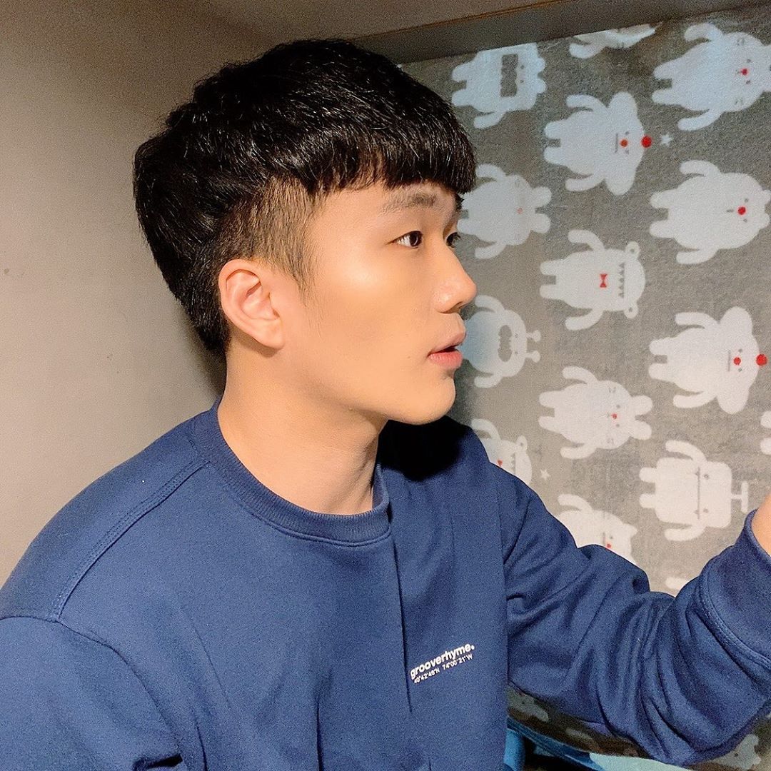 가을 on Instagram: “처음 손등에 발랐을 때 컨실러 느낌이 강하였고, 피부에 바르니까 확실히 트러블 커버력이 뒤집어집니다. 좋은 인연 만들어보세요 😏 (아무보정없이 기본카메라로 찍었습니다) . . . . .  #포맨트 #forment #시그니처커버히든쿠션 #히든쿠션…”