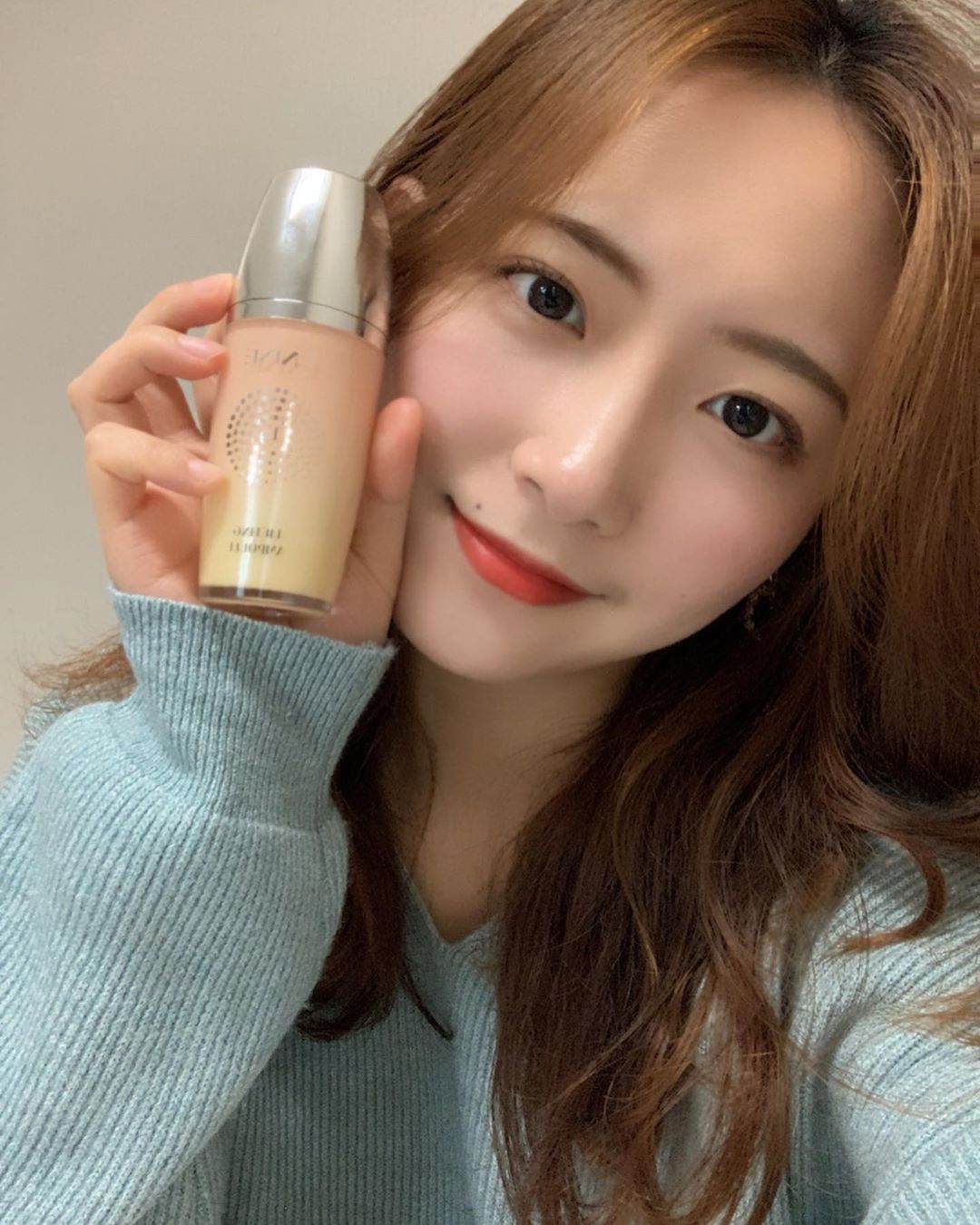 송은주 on Instagram: “핑크 아이언맨 LED 마스크🤍 . 엘나인에서 마스크랑 앰플 보내주셔서 처음 써봤는데 피부가 더 촉촉해지고 밝아지는 느낌이다🥰 . - 전성분 EWG 올 그린 등급 - 펩타이드 5종 1500PPM 폭탄 - EGCG 6% 국내 최고 수준 함량 - 기능…”