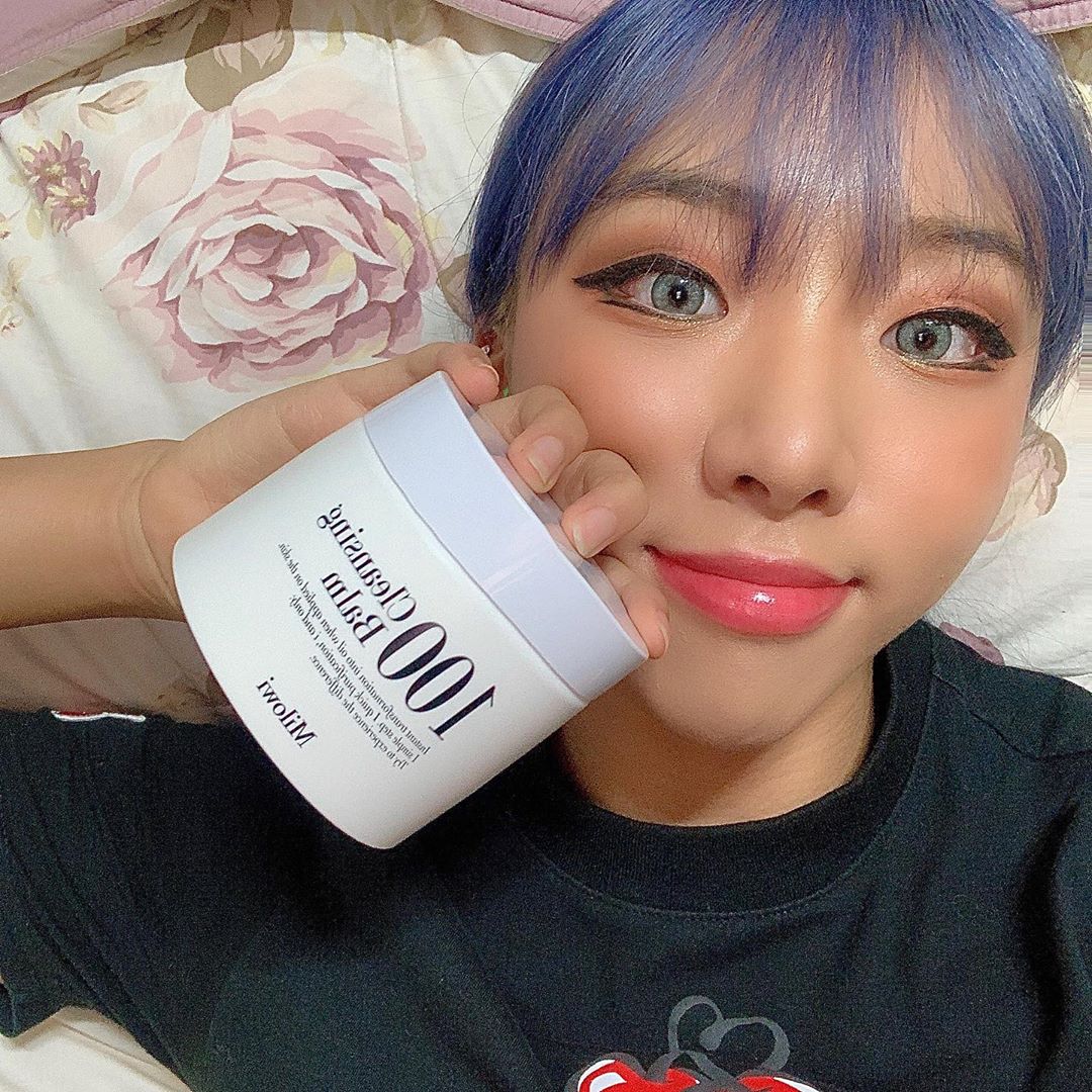 Ｒｅｄｃ•ｋｅ💋🔫<Yuri Jo>🇰🇷 on Instagram: “지성피부라 클렌징밤 진짜 별로인 나도 괜찮은 거 인정한 ‘미로위 원제로제로 클렌징밤’👍👍 아로마의 저자극 성분과 부드러운 셔벗 텍스처로 자극없이 깔끔하게 순한 클렌징 가능한 클렌징밤✨ 여기에 세안 후 피부가 안땡겨서 더 깜짝놀랐다...뭐 하나…”