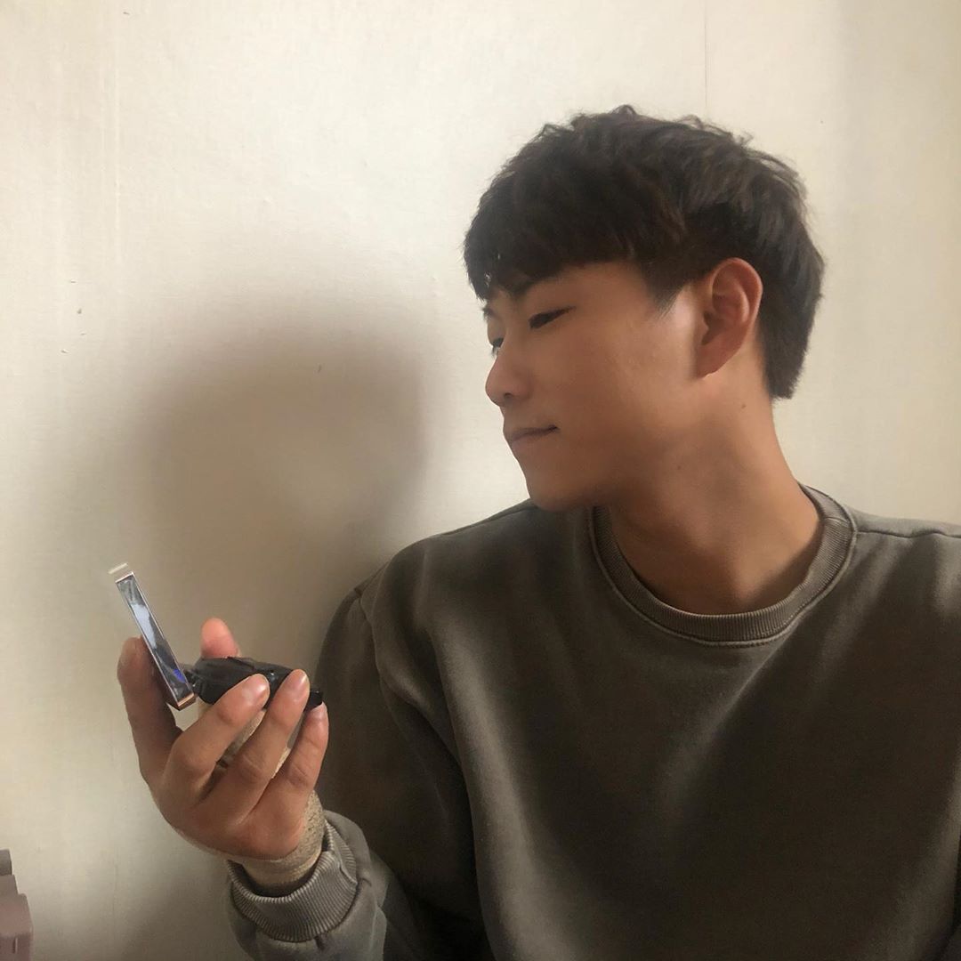 ෆ ᴍɪɴε_ʜᴏʟɪᴄ ෆ on Instagram: “포맨트 좋아하는 우리..♥️ 이번엔 쿠션이다! 넘 자연스럽고 썬크림 잘 안바르는 오빠에게 딱이다! 간편하고 끈적임도 없고 묻어나는 것도 없당! 솔직히 오빠 바른거 아무도 못알아봄..ㅋㅋ 그정도로 티 많이 안나게 커버해줘서 애용하게 된당👍👍 _ _…”