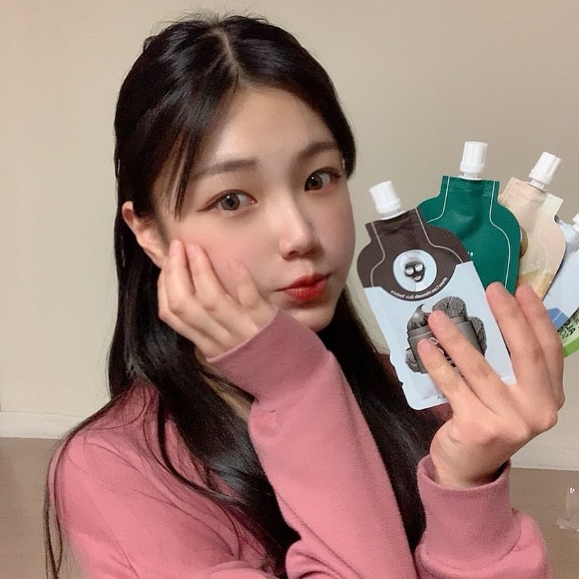 장예원 on Instagram: “젠장 내가 인스타에 쌩얼을 올릴줄이야
#뷰스타 #스파우트파우치”