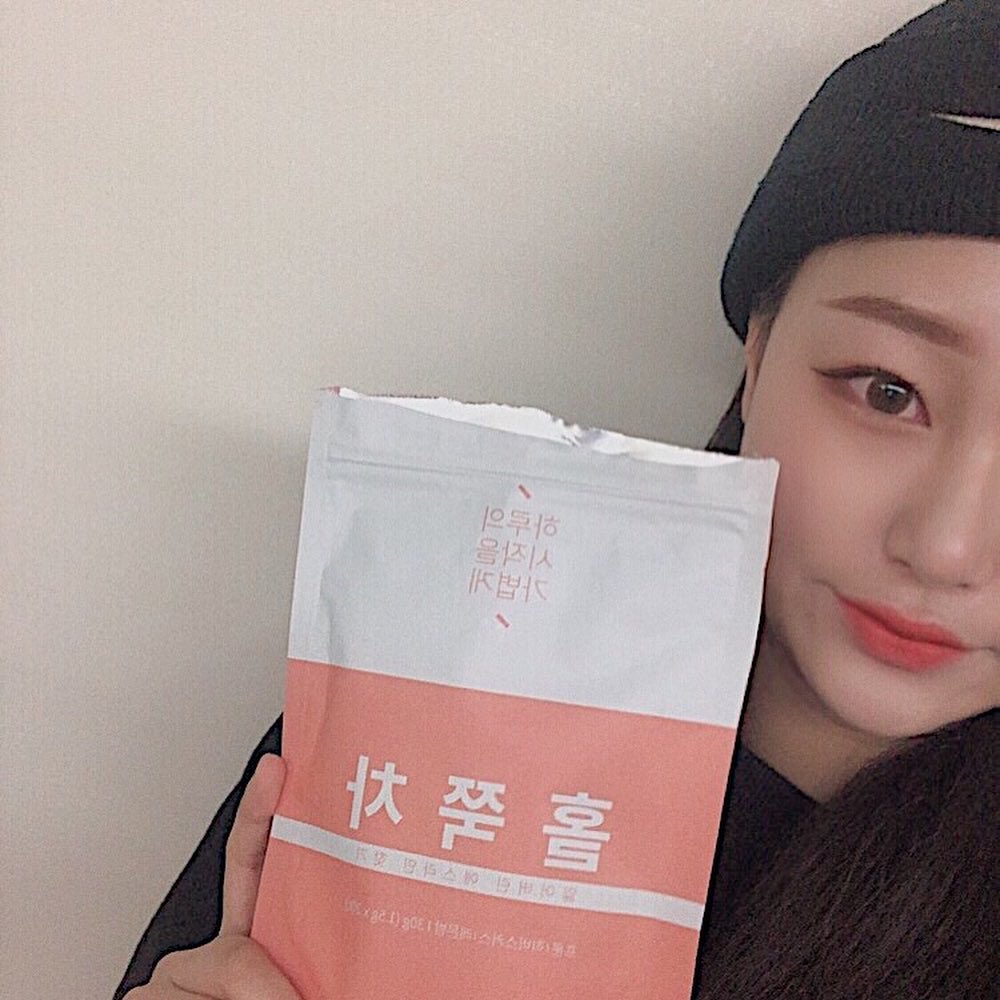 옒 on Instagram: “일어나면 얼굴이 잘 붓는편인데 홀쭉차 마시니깐 붓기도 금방빠지고 화장실도 자주가는건 안비밀😉✔️”