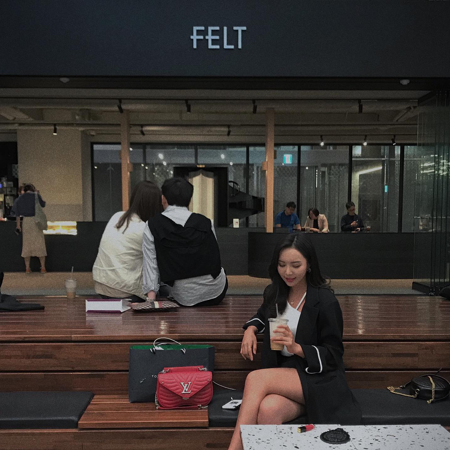 _
#20190505
알콩달콩 커플 사이에서😞