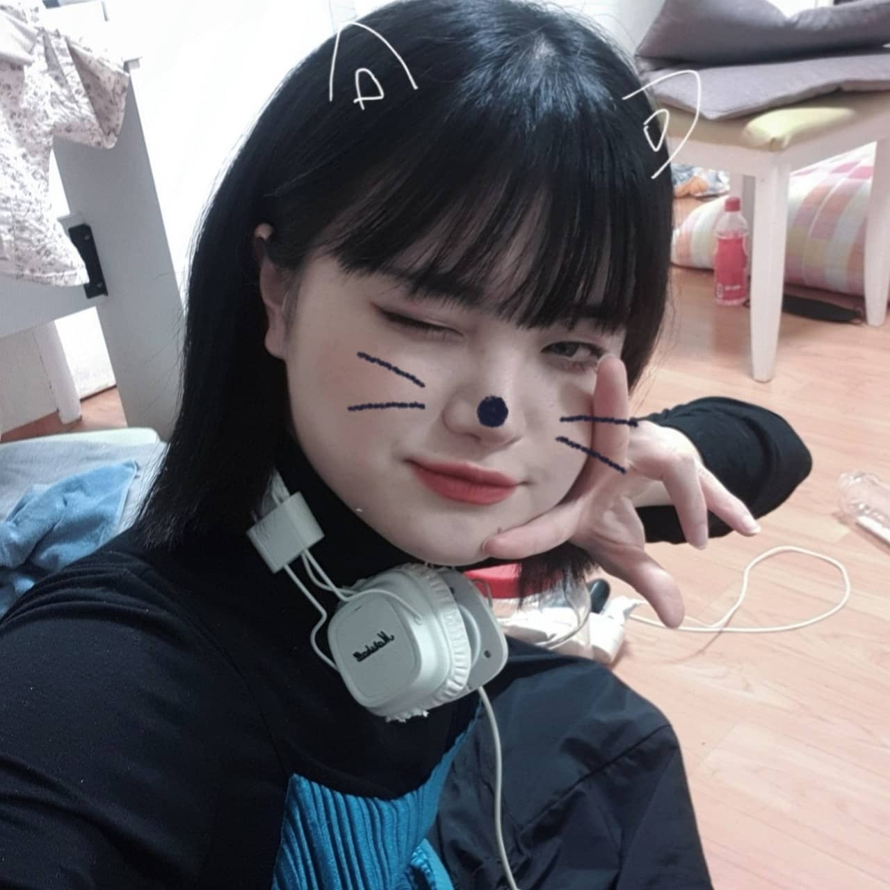 Smart(똑똑) 
Are you a chicken?(계세요?)