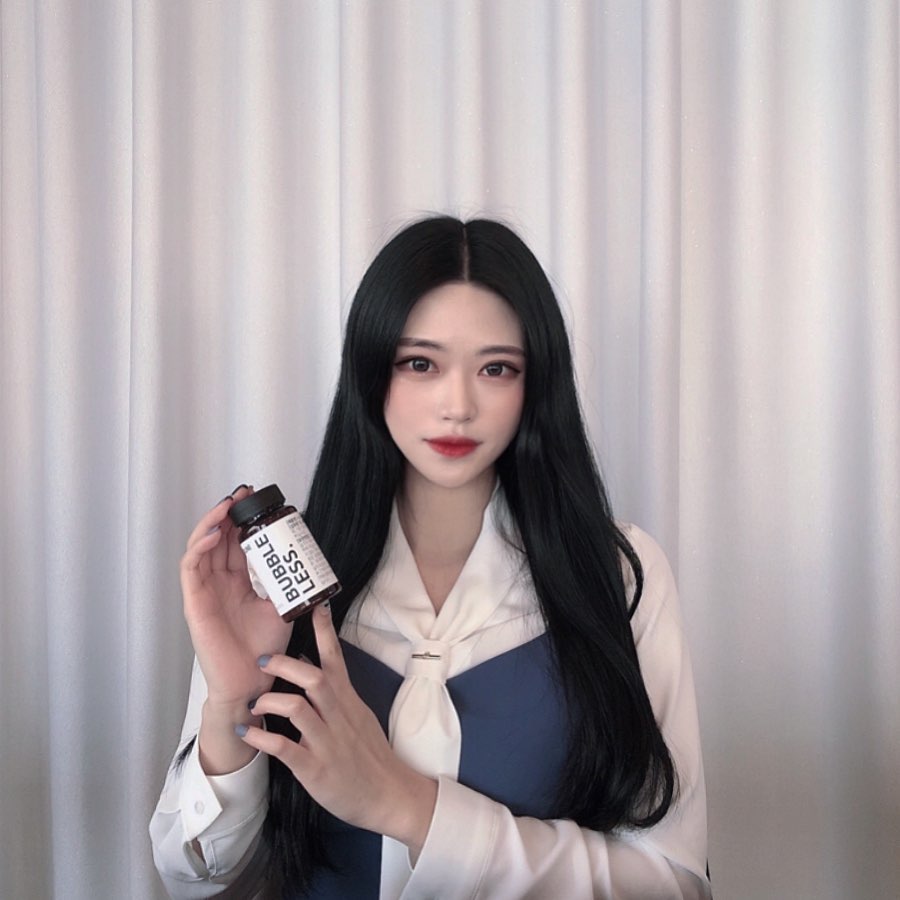 김하나 on Instagram: “짜고 기름진 음식 먹거나 술 마신 다음날이면 얼굴이 하루종일 부어있어서 넘넘 속상했는데🙁 #버블레스센시라인 챙겨 먹은 날이면 정말 놀랍도록 붓기가 없다👏🏻 일주일 내내 먹다가 하루 깜빡했는데 바로 차이가 느껴져서 충격🙃 혈행 개선에 도움을 주는…”