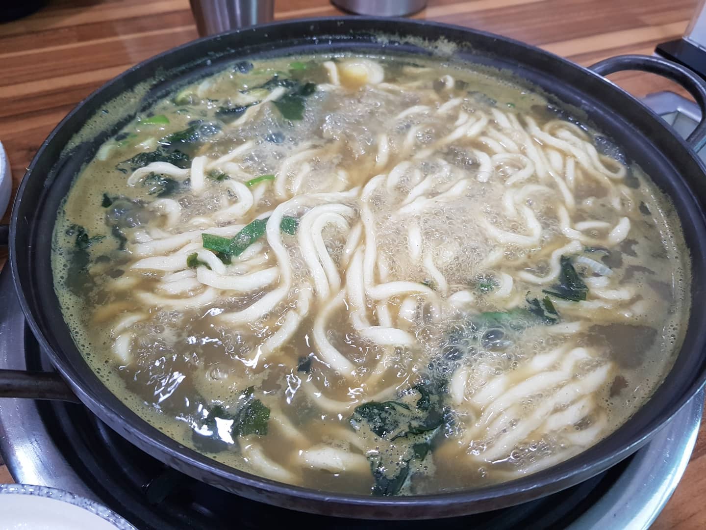 #제주도5번째
왜 이 맛집을 이제야안거지!
처음먹어보는 보말칼국수
맛집찾기대성공!
중문에오면 #해월정 꼭가세요

#맛있는녀석들맛집 #서귀포맛집 #보말칼국수맛집 #물회맛집 #보말죽맛집 #중문맛집 # 양세형짤방맛집
