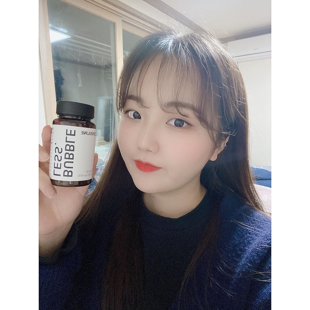 나는 지현 on Instagram: “혈행개선에 도움을 주는 은행잎추출물과 붓기제거에 좋은 부원료 함유 🌱 퉁퉁 잘 붓는데 버블레스센시라인 덕분에 좀 덜하지 ~ 하루 두번 1회 1정씩 !  혈행개선을 원하는 분 평소 기름진 음식을 즐겨 먹는 분 운동량이 부족하고 야근이 잦은 분 기억력…”