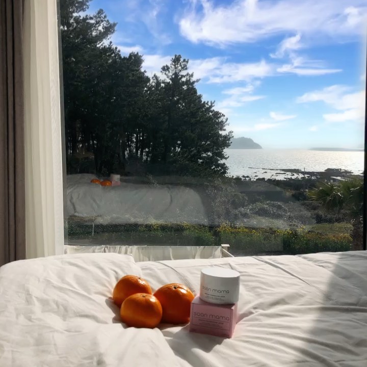 긴장하면지고설레면이긴다 on Instagram: “채소소믈리에가 여섯가지새싹으로 탄생시킨 쫀쫀~한 수분 크림 <순마마>  제품을 받고 보름정도 꾸준히 써봤을때 피부속까지 꽉차오르는 보습이 느껴졌고 바르자마자 끈적임이 아닌 탱탱한 터치감을 느꼈어요. 냄새또한 천연식물향이라 거부감이 없습니다. 피부에…”