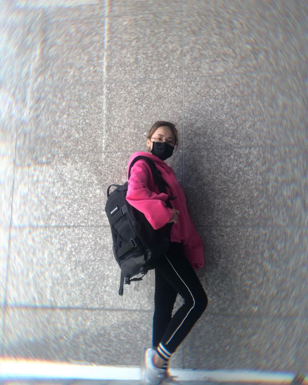 라유영 on Instagram: “가방은 몬스터리퍼블릭!  디자인도 깔끔하고 노트북과 책이 들어가도 수납공간이 넉넉하게 남아서 좋은 가방! 중고등학생과 대학생들에게도 적극추천이에요 재질도 Nylon 고급소재로 재작되어 내구성이 더욱 좋아요. 가방의 처짐이 방지된다고 하네요~ . .…”