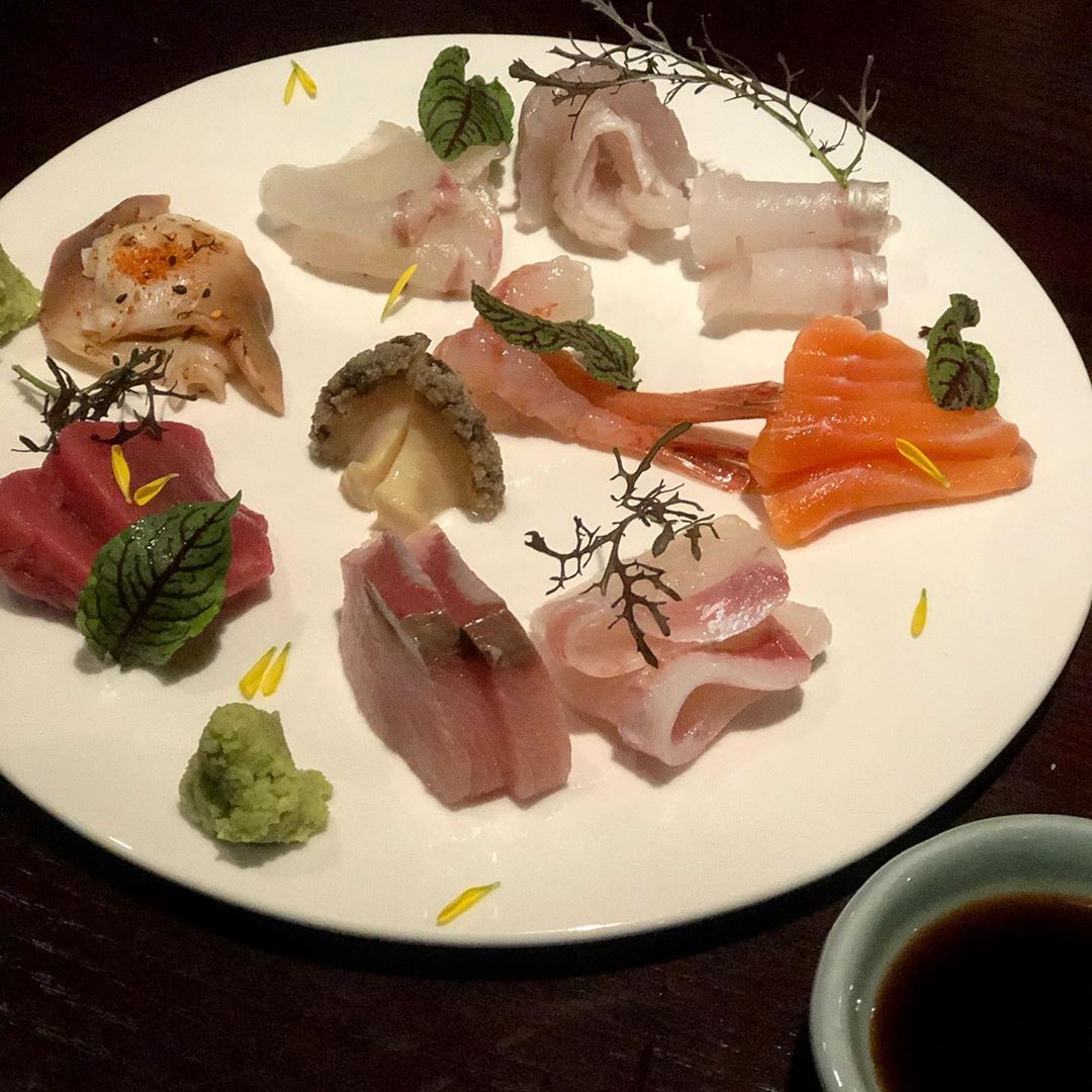 @_.hyevl2._ on Instagram: “너무 마시쨔나...?
나중에 꼭 와서 사케 먹어야징❤️
.
.
.
#연남동맛집 #연남맛집 #사심 #이자카야 #izakaya”