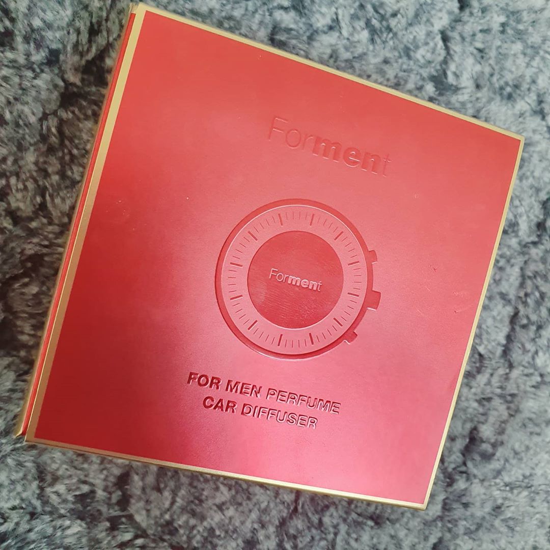Eun Seong on Instagram: “. 신랑차에 향기가득 디자인부터 향기까지 완벽한 #포맨트퍼퓸썸퓨저 🚘 . . 차에서 좋은냄새 나라고 신랑출근하기전에 방향제 달아주기❤ 향이 강하지않고 은은하니 너무좋다네요 . . 향은 #코튼키스 향 코튼+우디 계열에 섹시하고 스타일리쉬한향 다음번엔…”