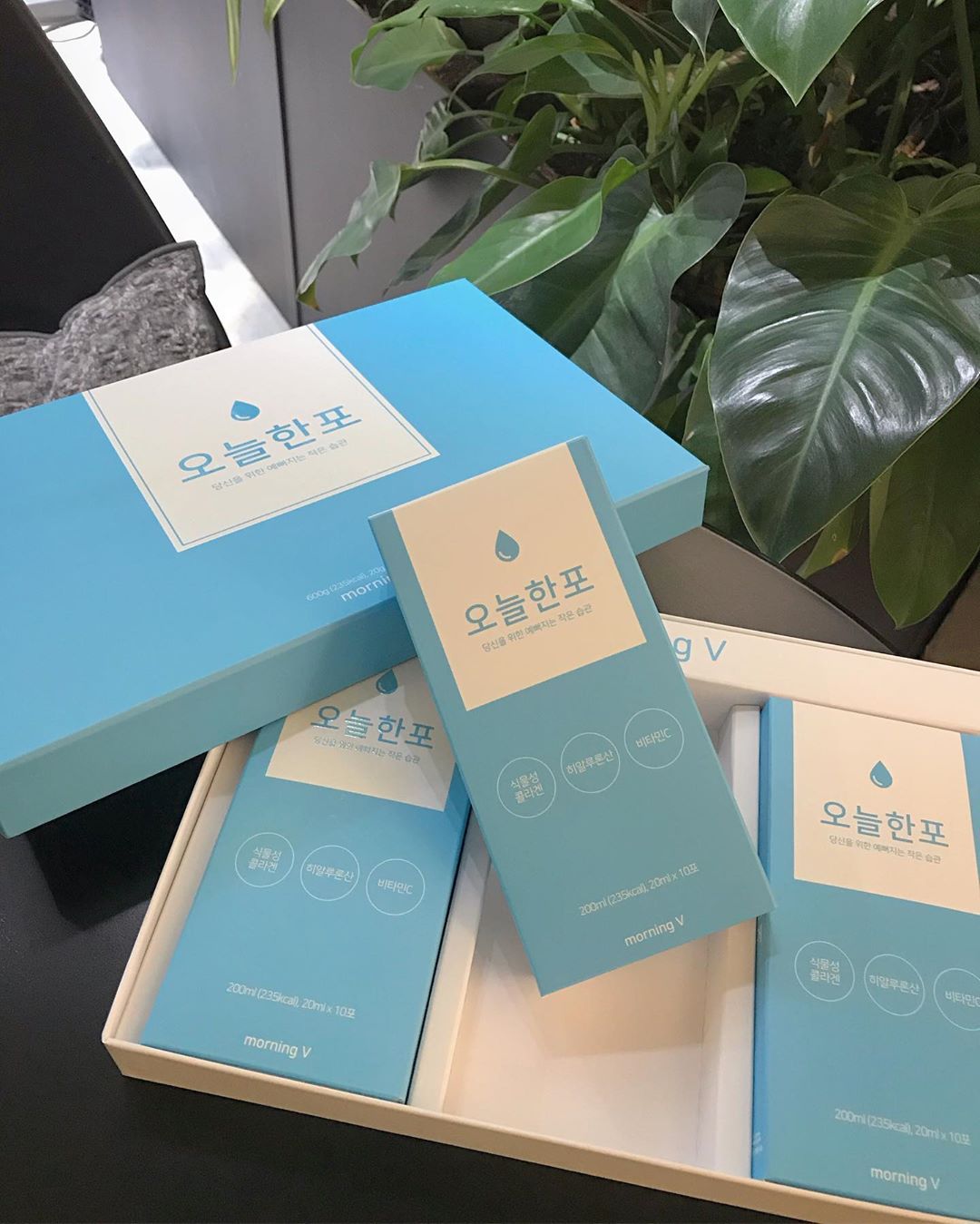 오̆̈롯̆̈이̆̈ on Instagram: “ㅤㅤㅤㅤㅤㅤㅤㅤㅤㅤㅤㅤㅤㅤ #콜라겐 너무 죠앙💙 ㅤㅤㅤㅤㅤㅤㅤㅤㅤㅤㅤㅤㅤㅤ 귀챠니즘 심한 나에게 #딱이야 #매일매일 #데일리 로 한 잔👍🏻 ㅤㅤㅤㅤㅤㅤㅤㅤㅤㅤㅤㅤㅤㅤ 🔹#히비스커스 추출 100% 식물성 콜라겐 🔹 액상스틱&이지컷으로 간편하게 복용🆗…”