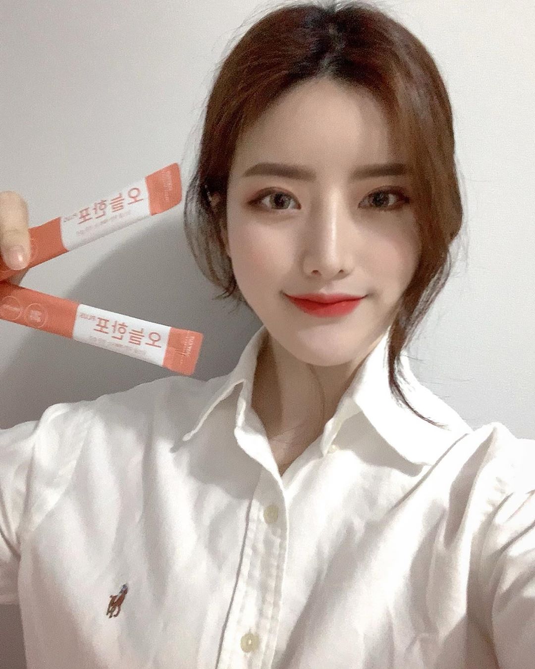 ㅈㅎ on Instagram: “40대 이후부터는 콜라겐 합성이 급격히 저하되므로 20대부터 꾸준한 콜라겐 섭취는 선택이 아닌 필수! (•̀ᴗ•́)و ̑̑ ⠀ ➡️ 맛없는 거 절대 못 먹는 입맛인데 요건 상큼하고 맛있어서 거부감이 없이 계속 먹을 수 있어용 ⠀ ➡️ 물에 타먹어도…”