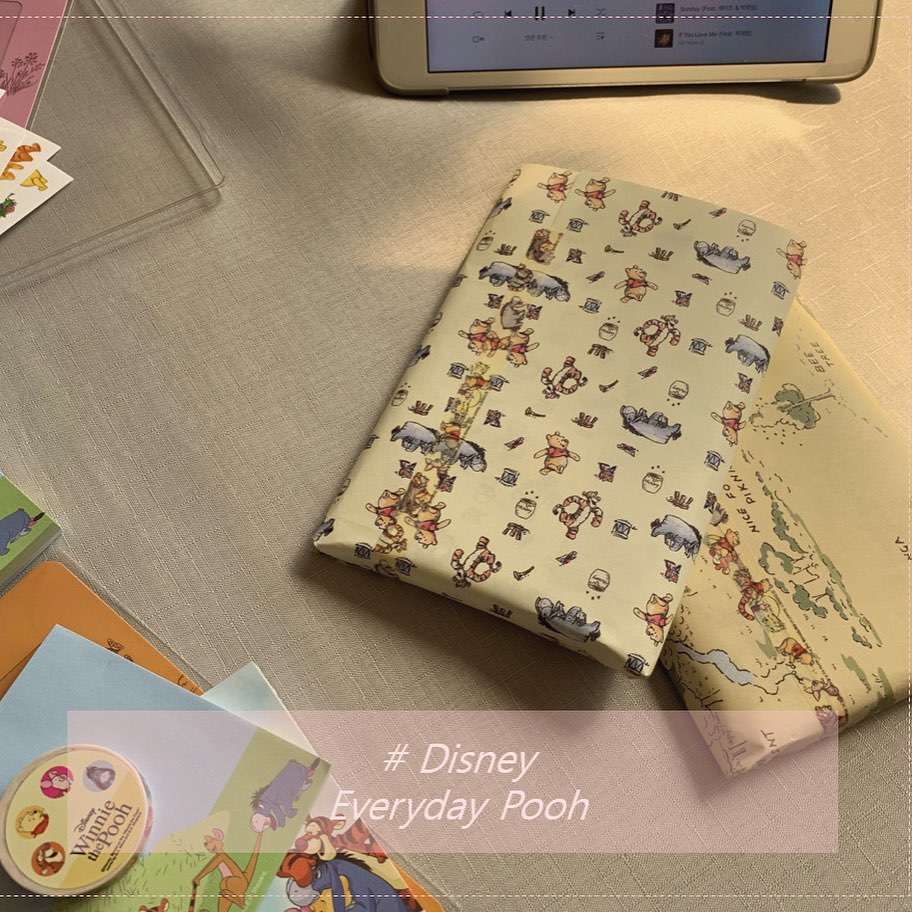 정소윤 on Instagram: “_🧸🧺 . Disney Everyday Pooh . 2020年 에브리데이푸 캠페인 기간이라  굿즈가 내손에 왕창- 곰돌이 푸 & 티거 & 피글렛🐰& 이요르 까지 . 굿즈를 너무 많이 보내주셔서 아기자기한 소품들을 좋아하는 친구들에게  선물해주려고…”