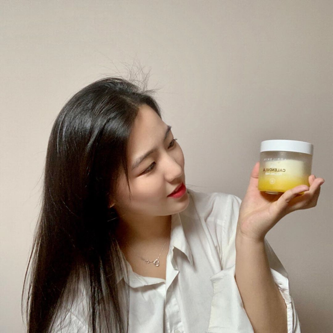 ᴊɪʏᴜɴ❤️🧡 on Instagram: “매일 써도 자극적이지 않고 촉촉하고 보들보들해서 좋앙💗 냉장고에 넣고 쓰니까 쿨링감 굿굿 건조한 내 피부를 촉촉하게 해주고 쓸때마다 유자향나서 기분이 좋아져😆😆 무엇보다 화장이 잘먹는다😄 . . . . . . . . #에이프릴스킨 #aprilskin…”