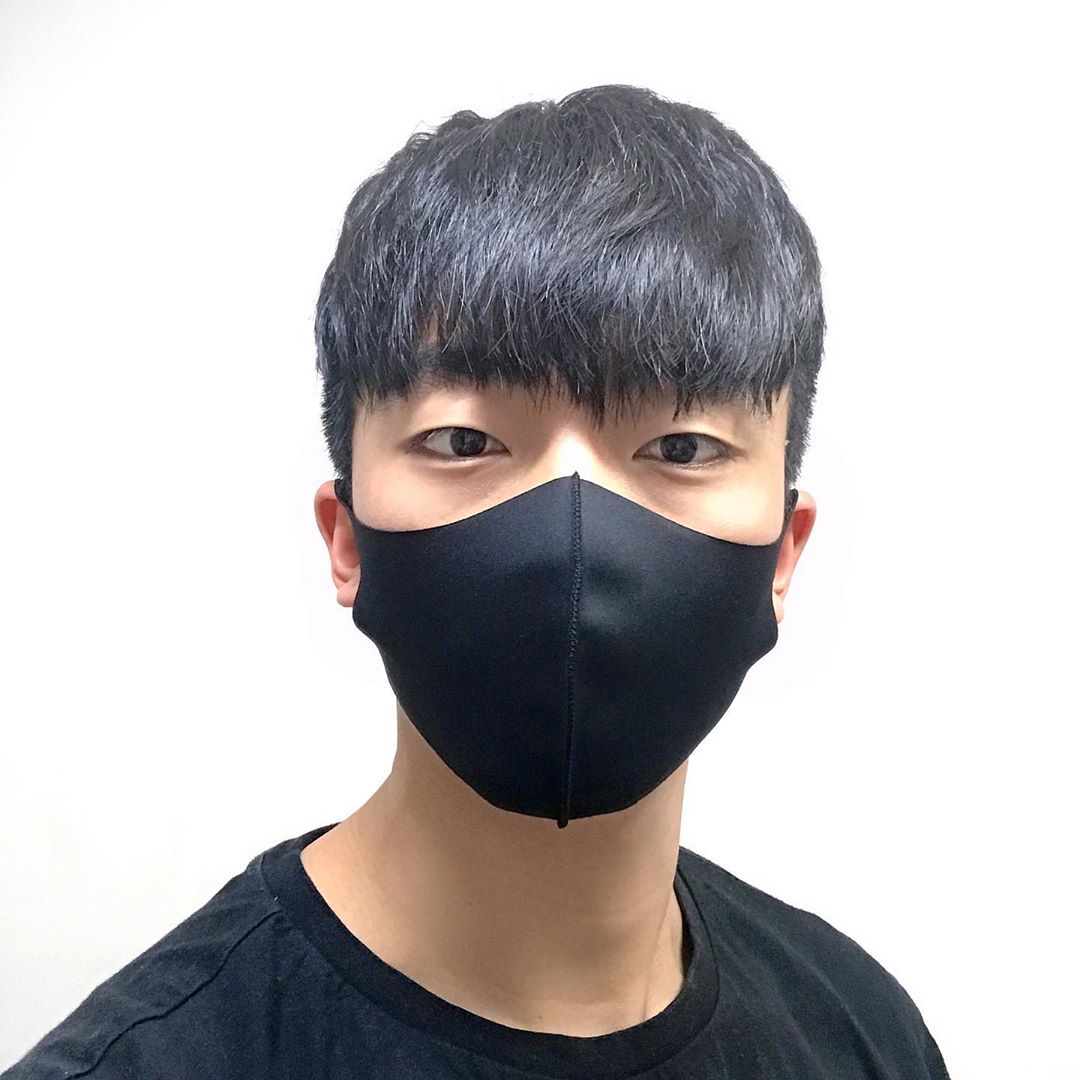이호경 |🎗| Jayden on Instagram: “아직은 거리두기 해야지 😷 짝퉁이아니고 국산이라 원단도 좋고 냄새도 안나고 좋네”